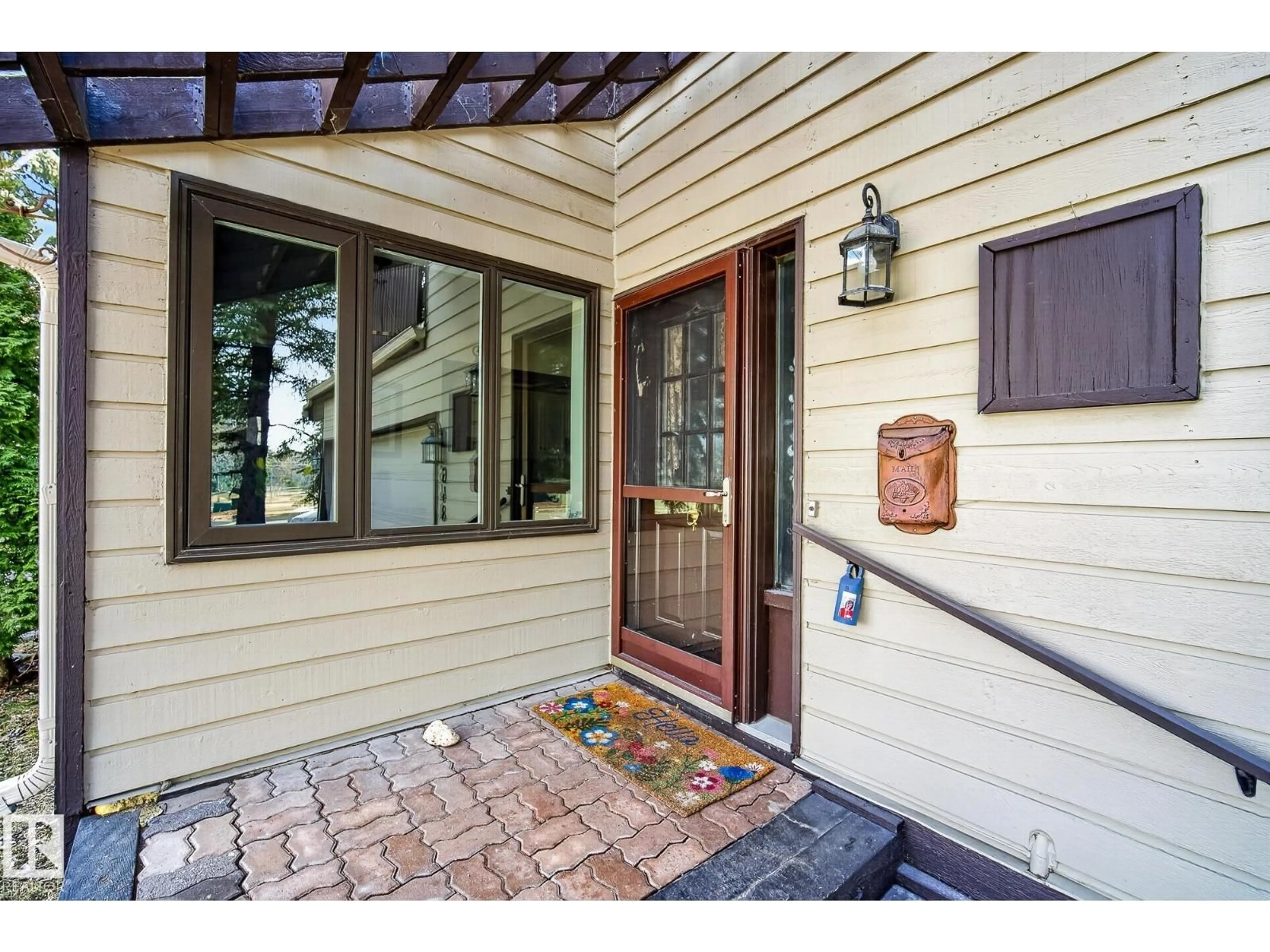 Indoor entryway for 648 WOODBRIDGE WY, Sherwood Park Alberta T8A4E4