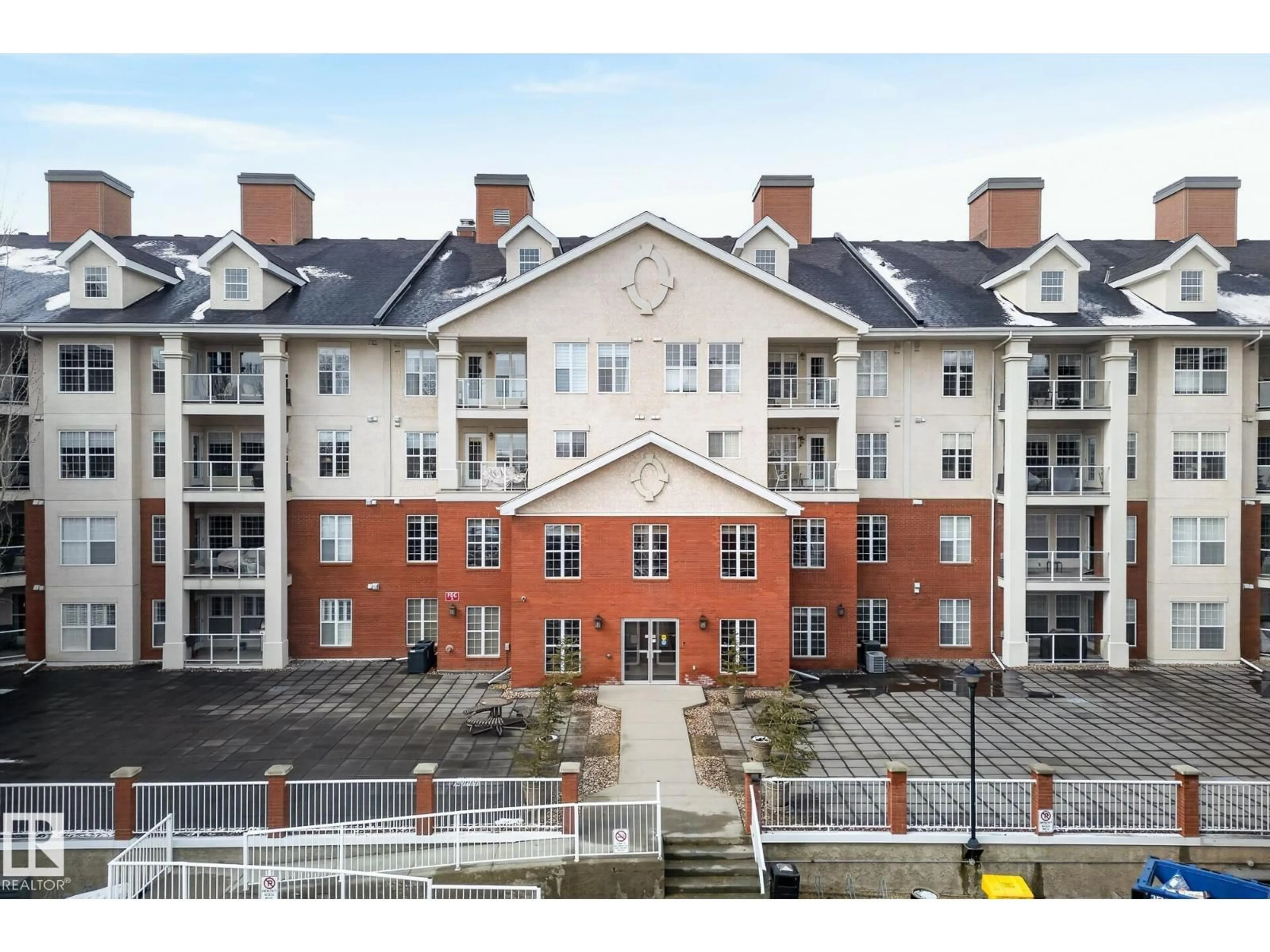 A pic from outside/outdoor area/front of a property/back of a property/a pic from drone, building for 323 INGLEWOOD DR, St. Albert Alberta T8N0B6