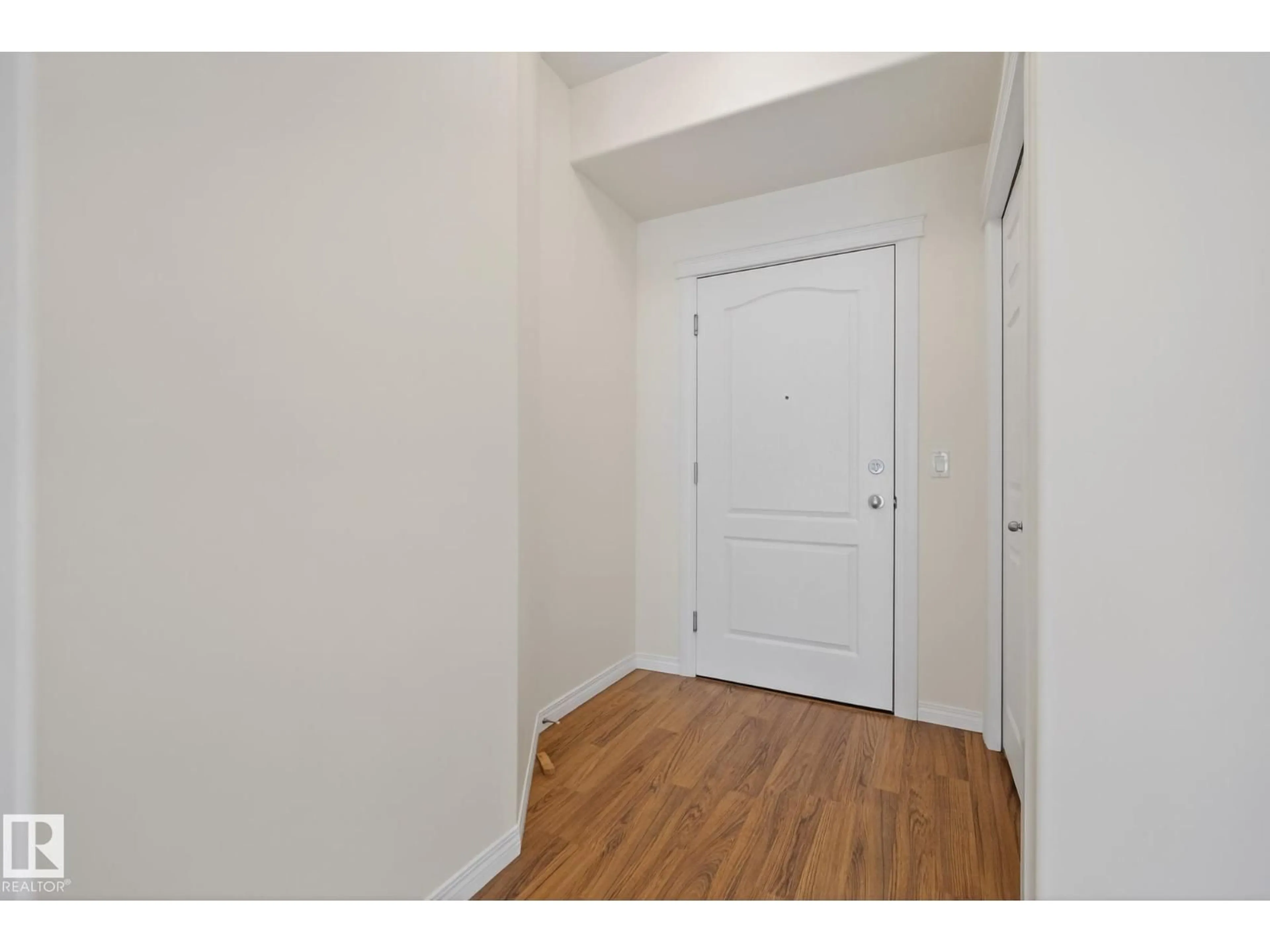 Indoor entryway for 323 INGLEWOOD DR, St. Albert Alberta T8N0B6