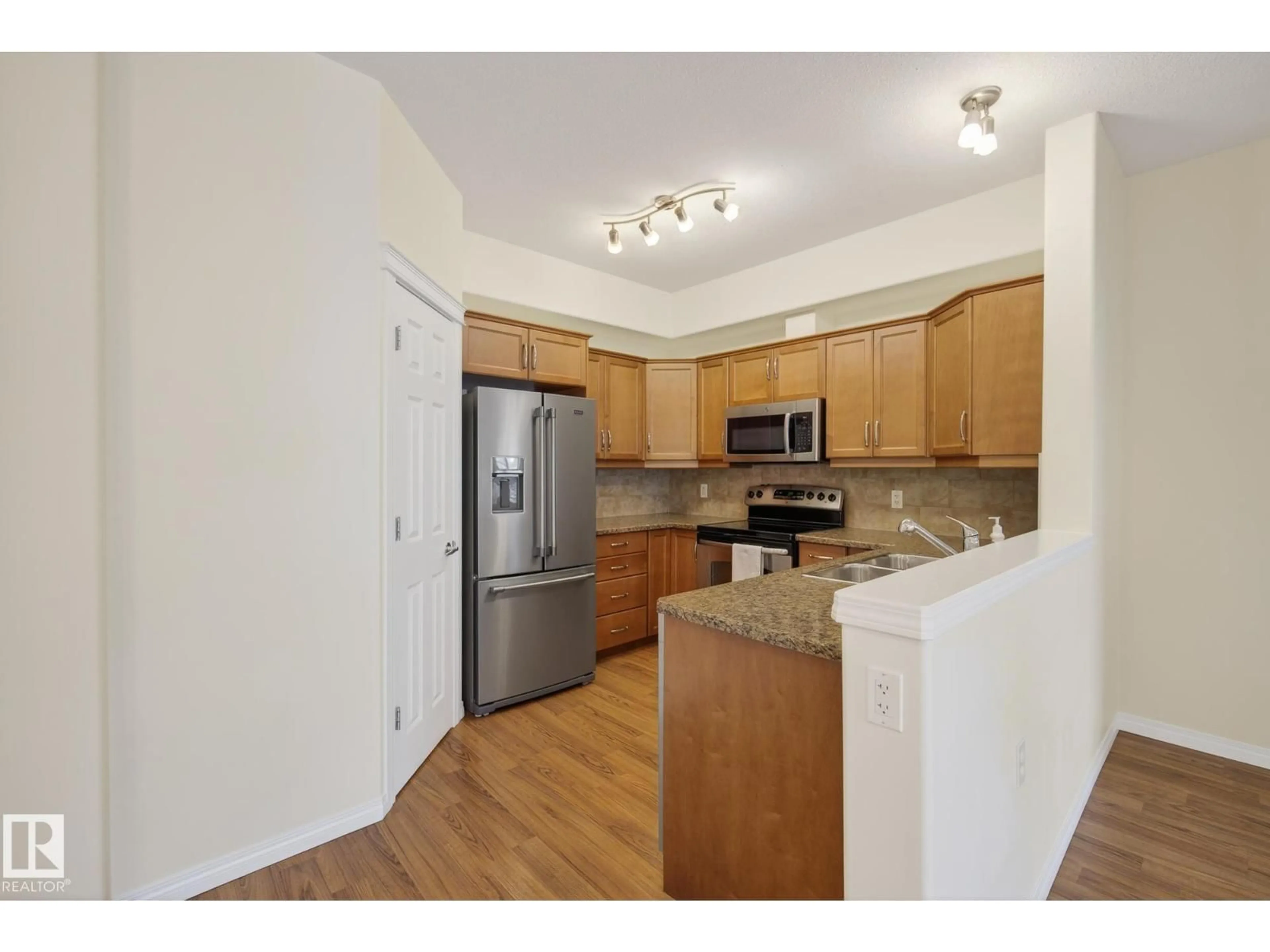 Standard kitchen, unknown for 323 INGLEWOOD DR, St. Albert Alberta T8N0B6