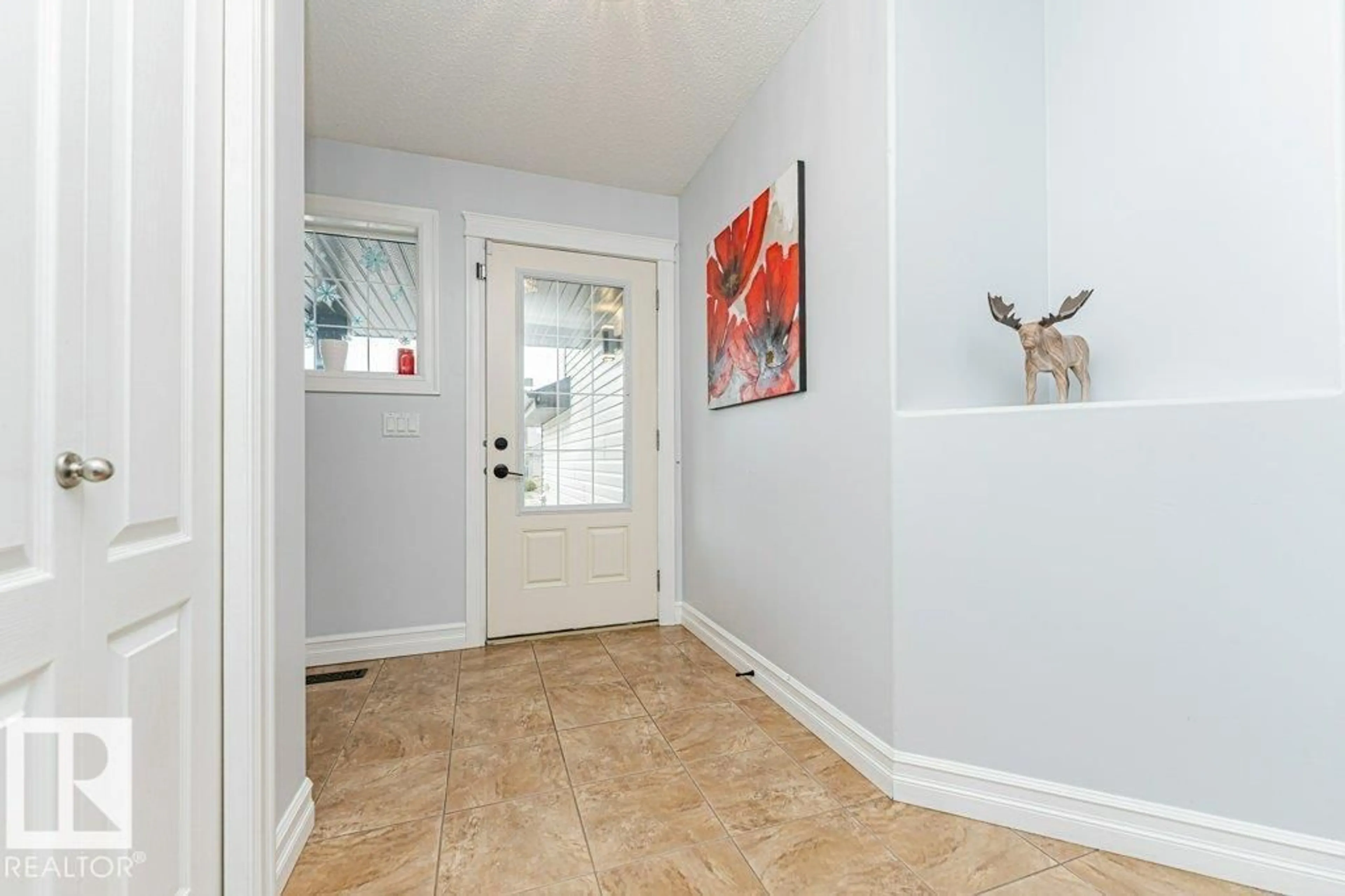 Indoor entryway for 17 CRANBERRY BN, Fort Saskatchewan Alberta T8L0H2