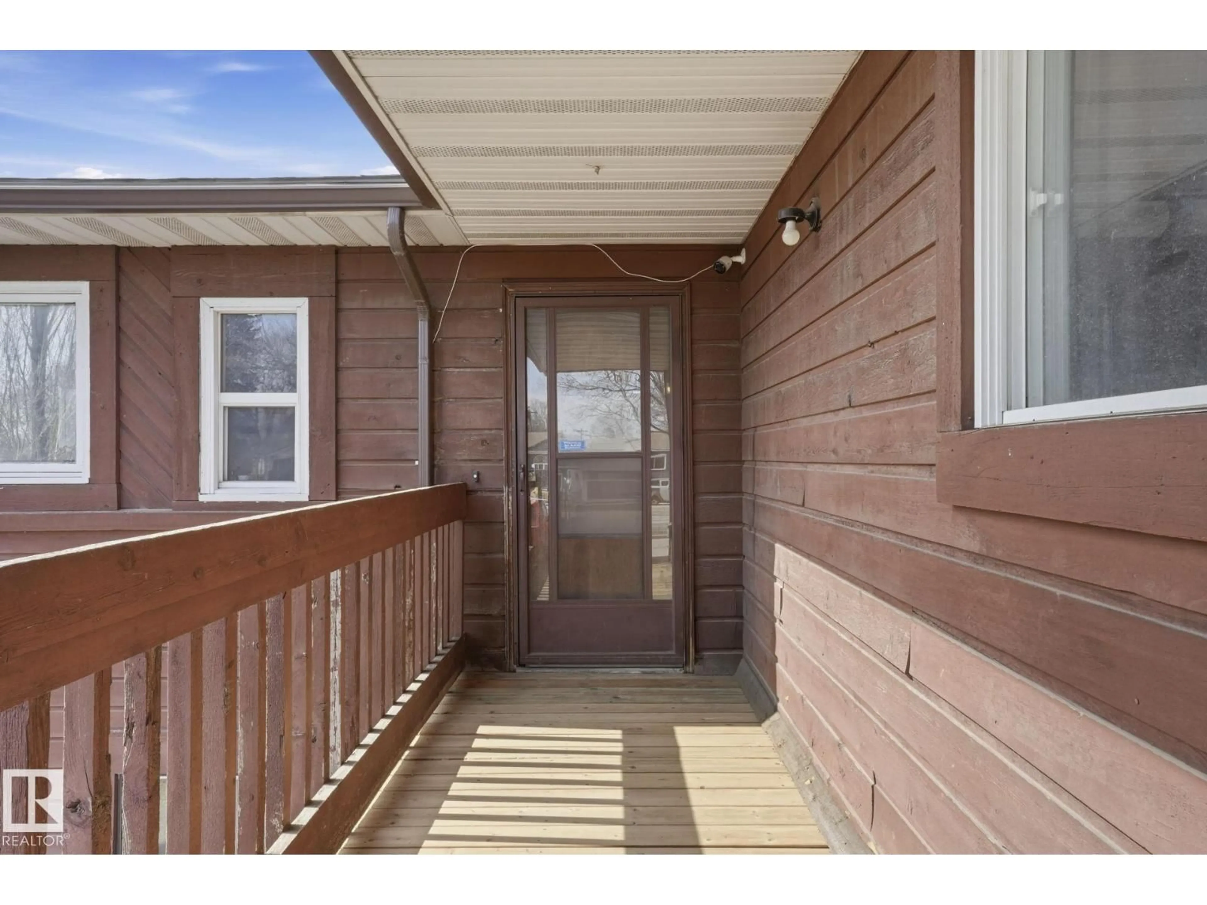 Indoor entryway for 12340 ST ALBERT TR, Edmonton Alberta T5L4G8