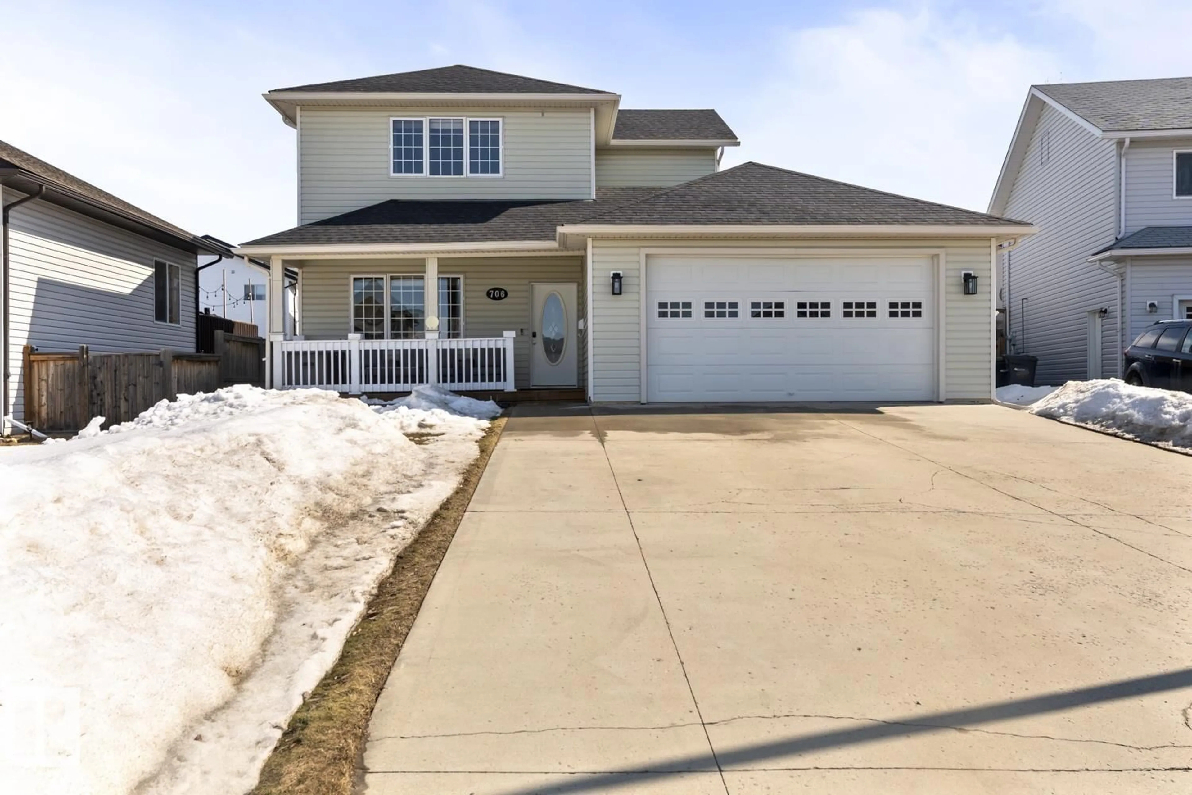 Home with vinyl exterior material, street for 706 ROBIN CL, Cold Lake Alberta T9M2B7