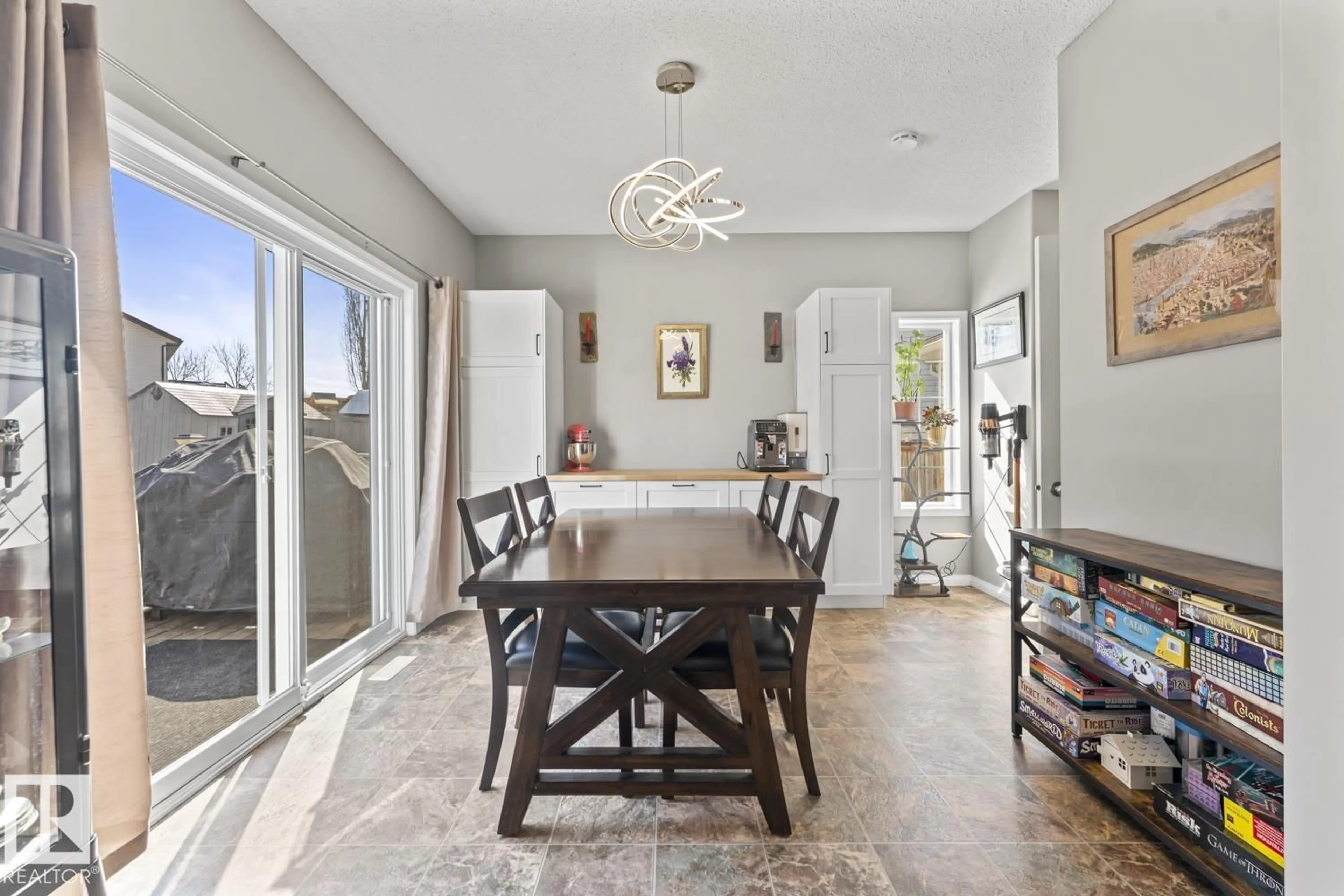 Dining room, ceramic/tile floor for 706 ROBIN CL, Cold Lake Alberta T9M2B7