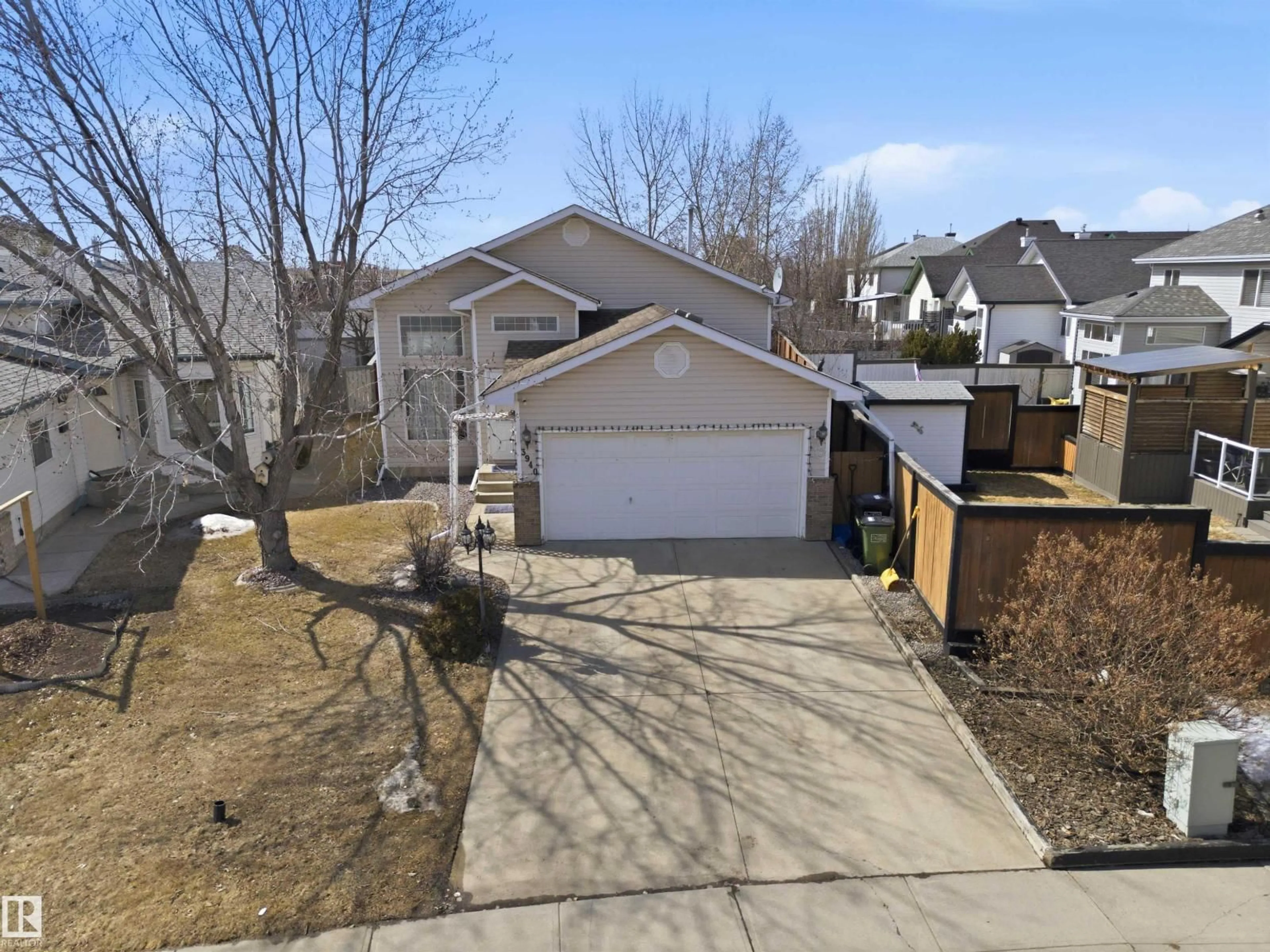 A pic from outside/outdoor area/front of a property/back of a property/a pic from drone, street for 3940 33 ST, Edmonton Alberta T6T1J7