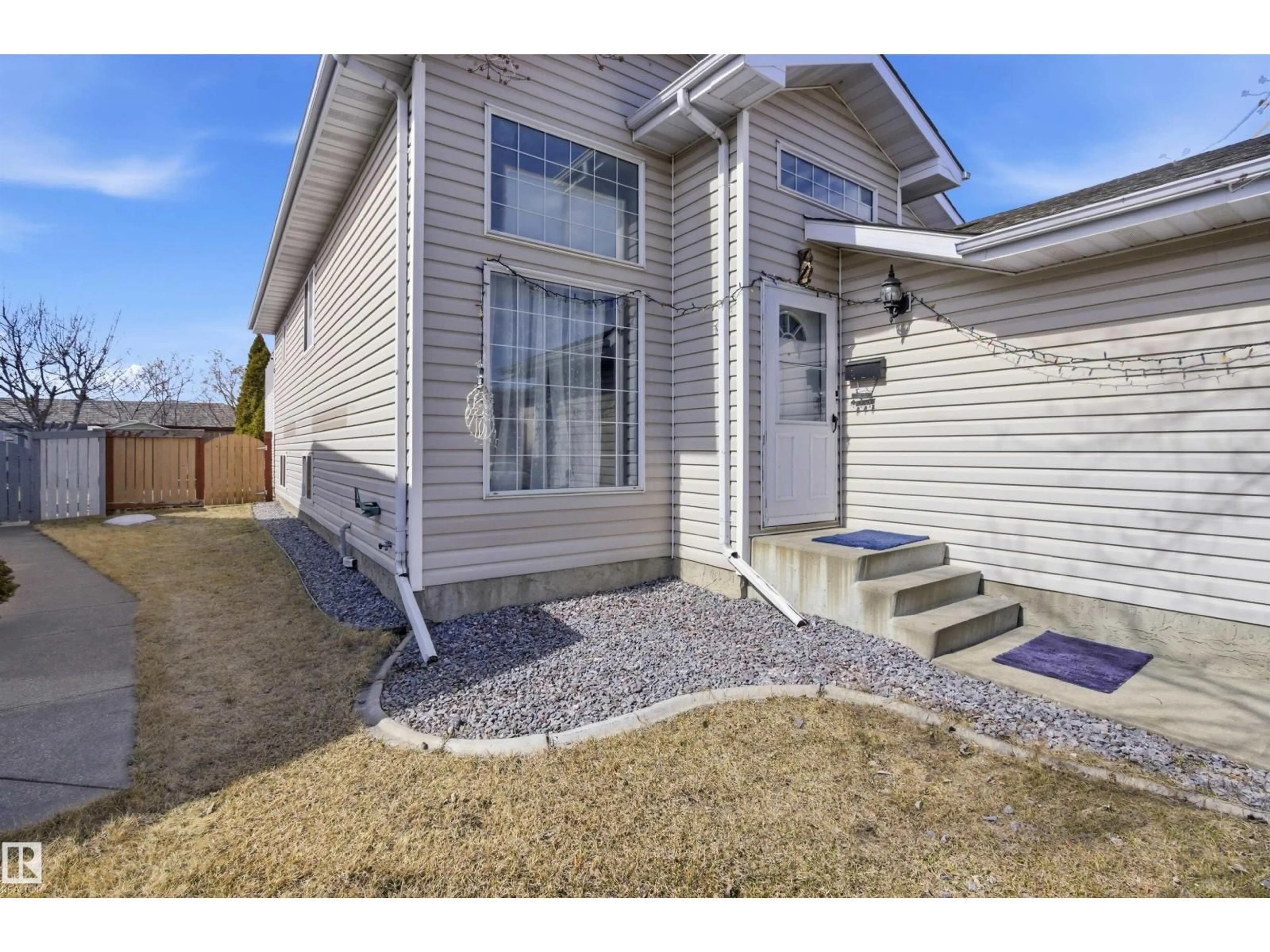 Home with vinyl exterior material, street for 3940 33 ST, Edmonton Alberta T6T1J7