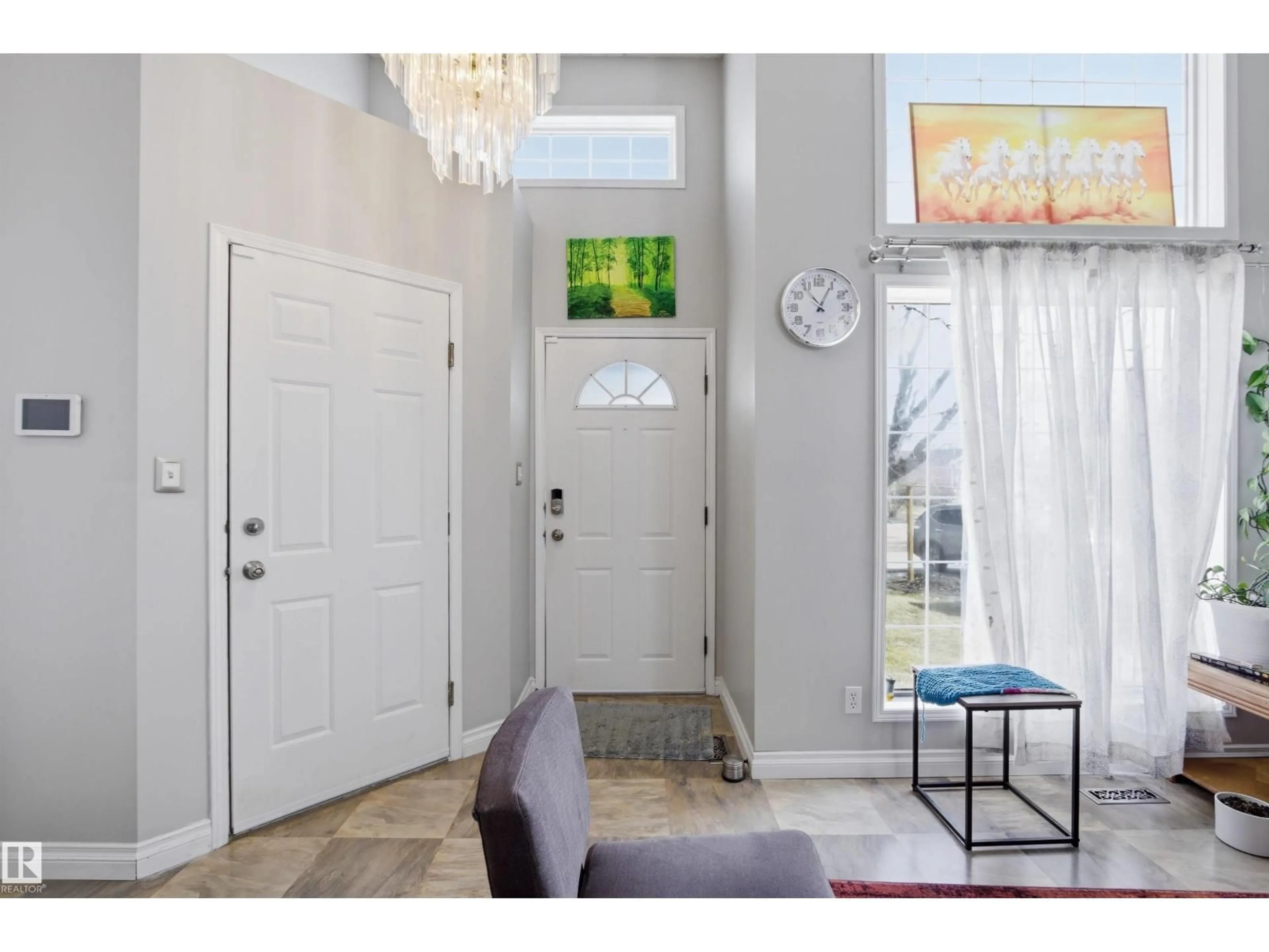 Indoor entryway for 3940 33 ST, Edmonton Alberta T6T1J7