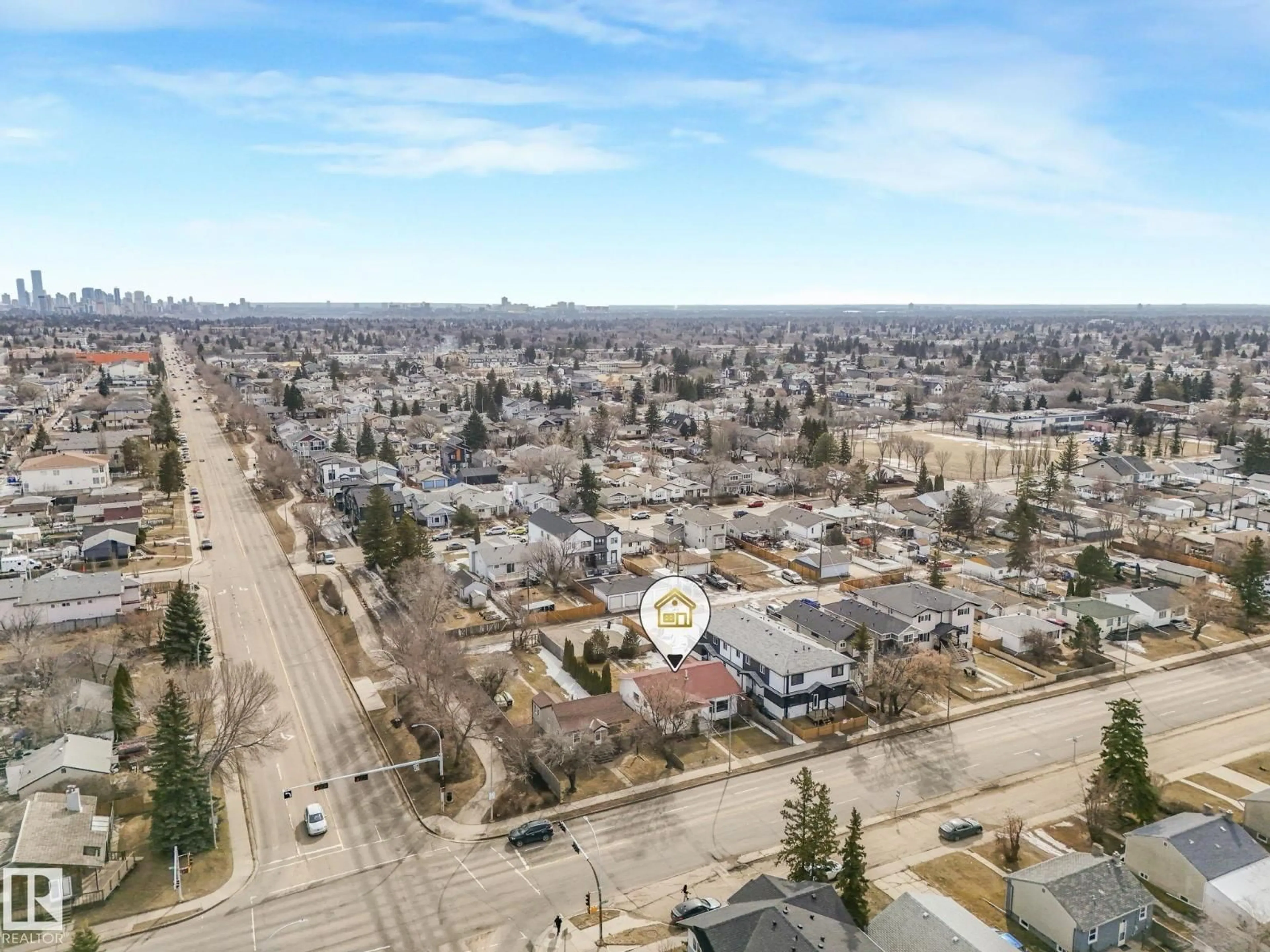 A pic from outside/outdoor area/front of a property/back of a property/a pic from drone, street for NW - 9945 163 ST, Edmonton Alberta T5P3N3