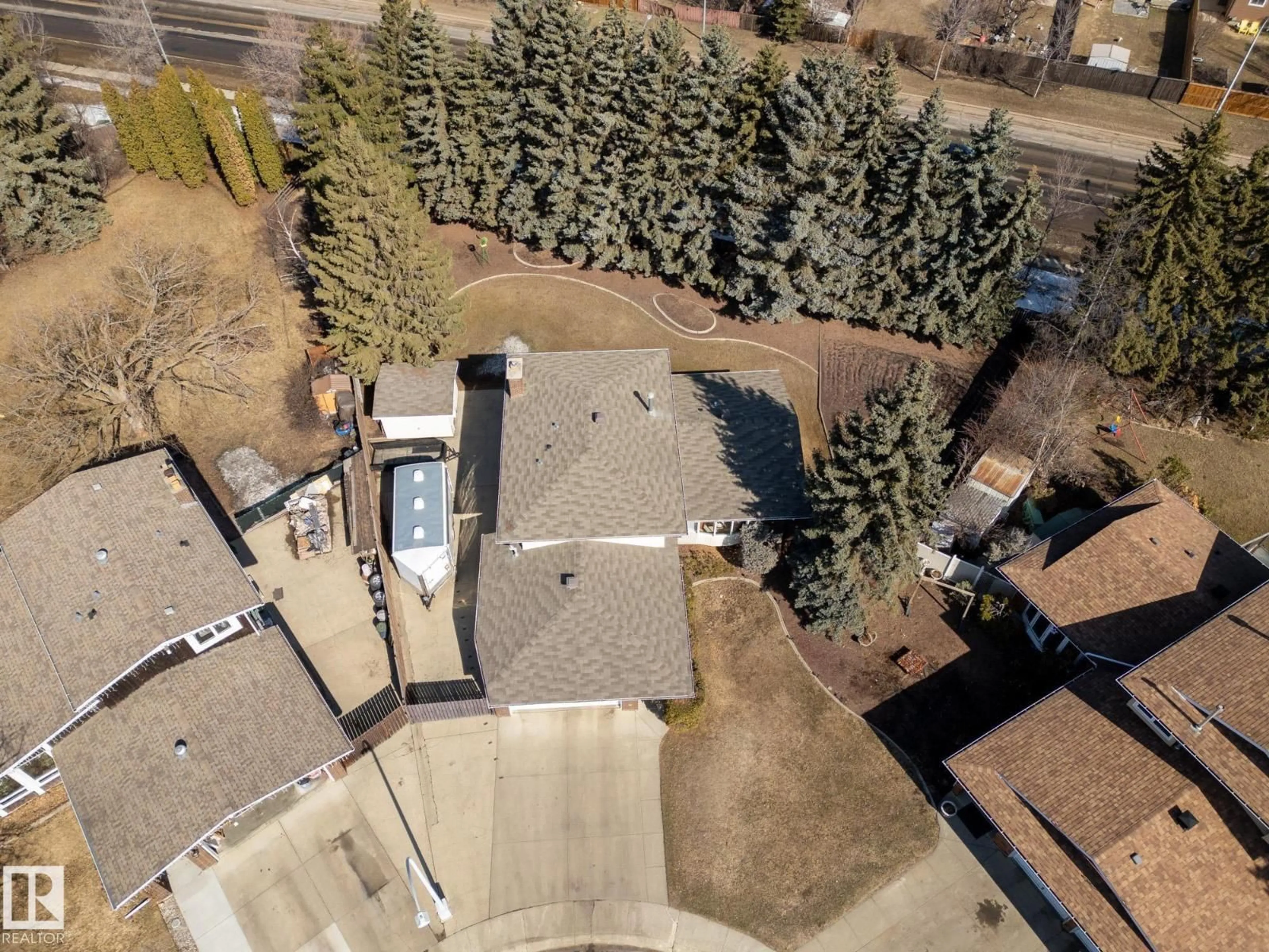 A pic from outside/outdoor area/front of a property/back of a property/a pic from drone, street for 18414 93 AV, Edmonton Alberta T5T1P6
