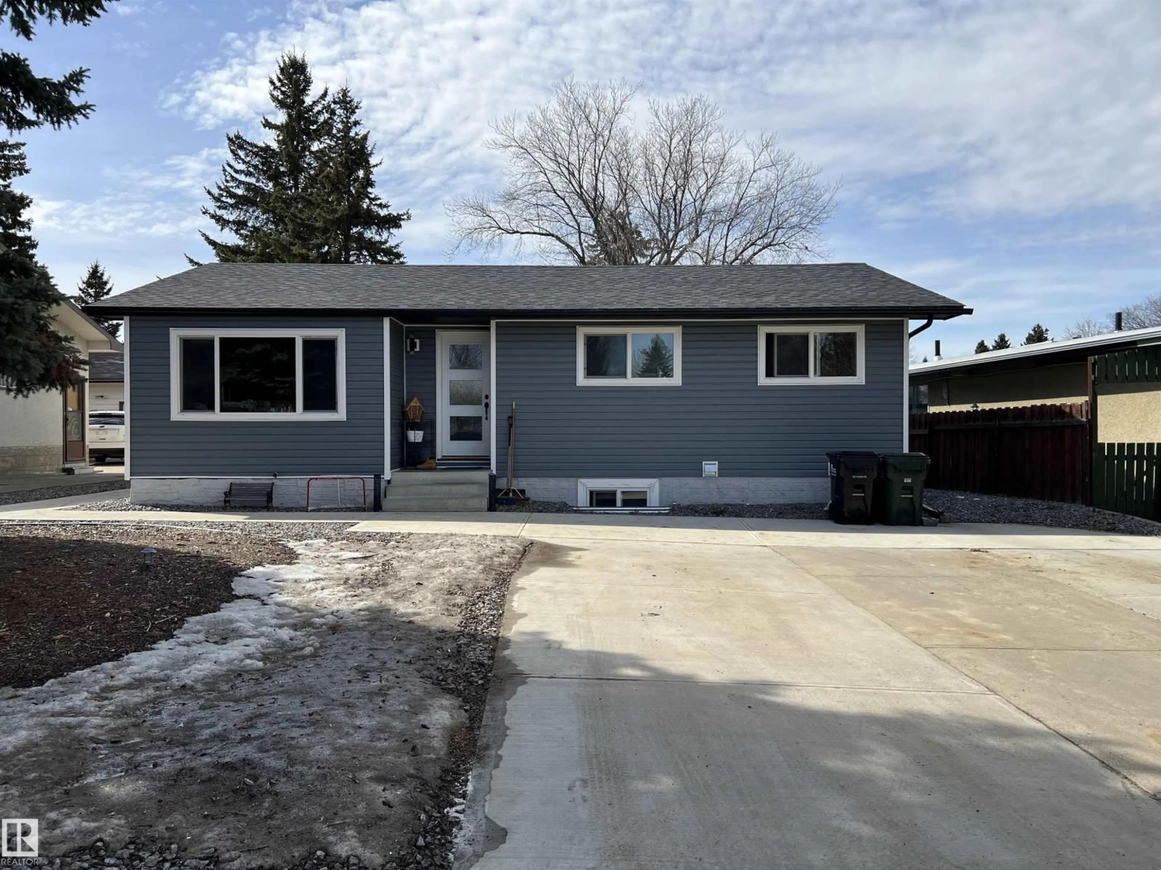 Home with vinyl exterior material, street for 4 EAGLE DR, Sherwood Park Alberta T8A0E2