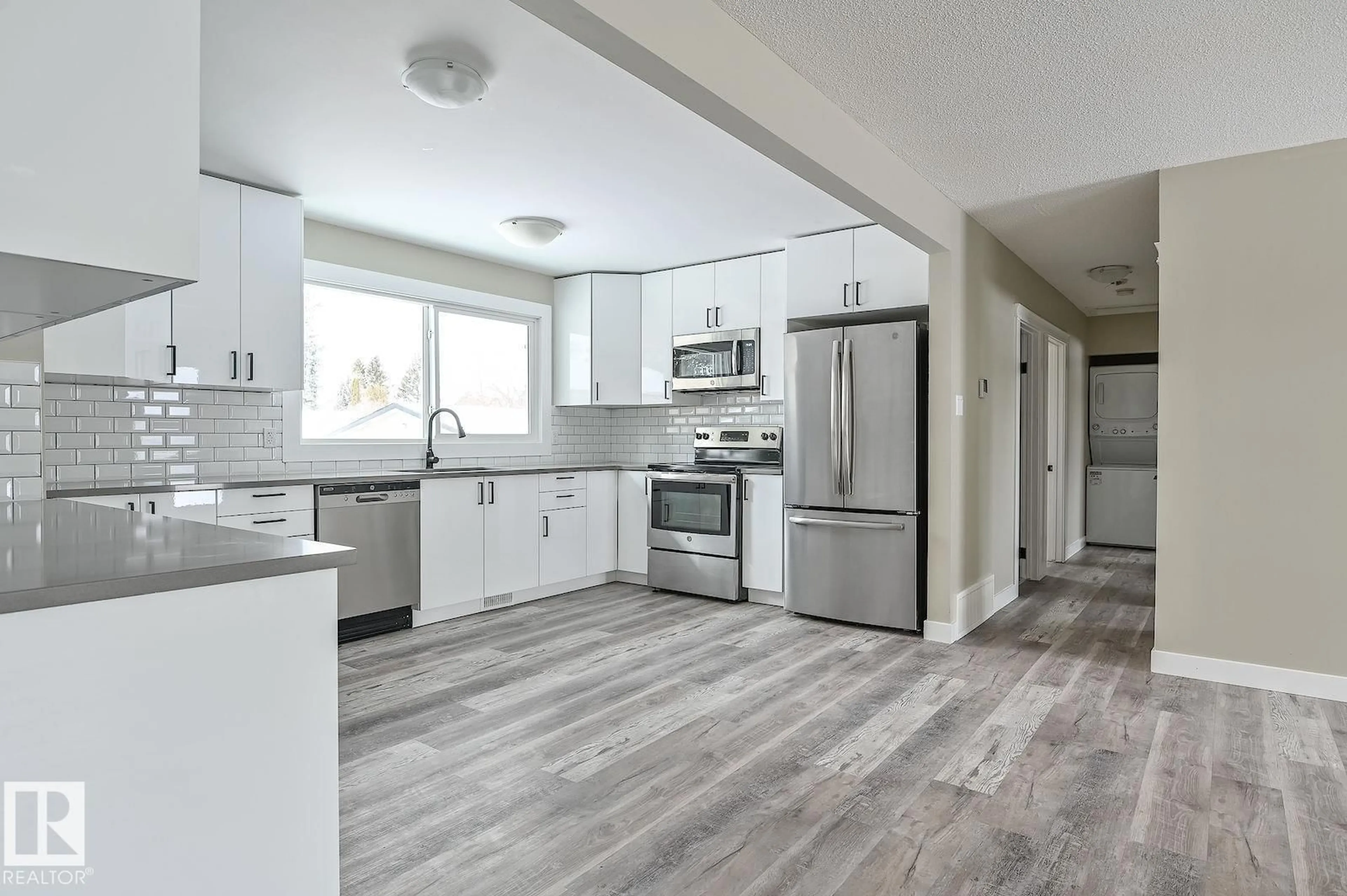 Open concept kitchen, unknown for 4 EAGLE DR, Sherwood Park Alberta T8A0E2