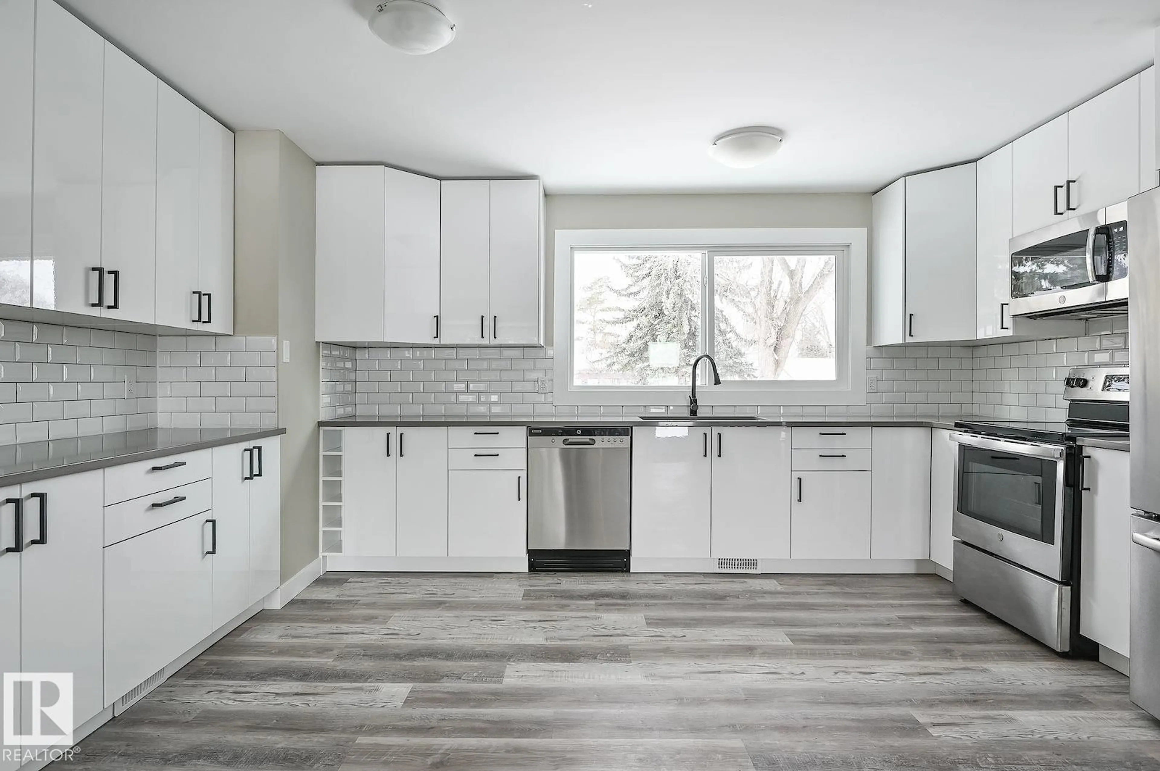 Open concept kitchen, ceramic/tile floor for 4 EAGLE DR, Sherwood Park Alberta T8A0E2