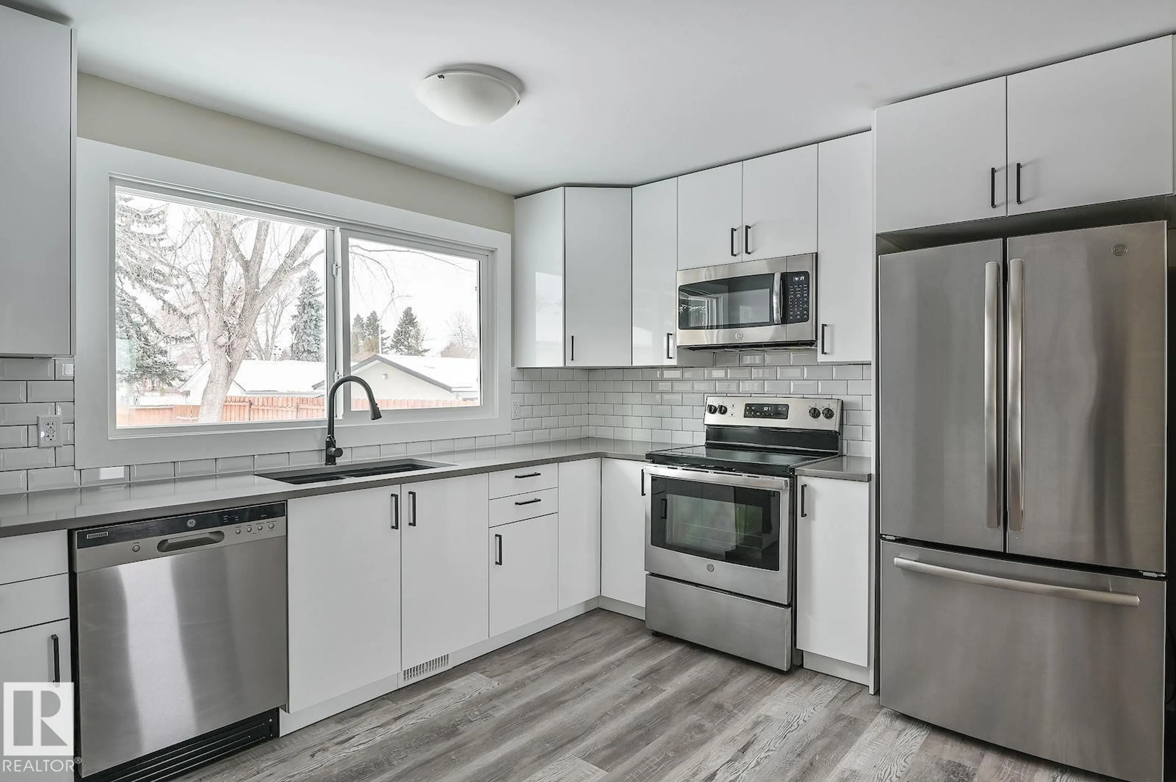 Unknown for 4 EAGLE DR, Sherwood Park Alberta T8A0E2