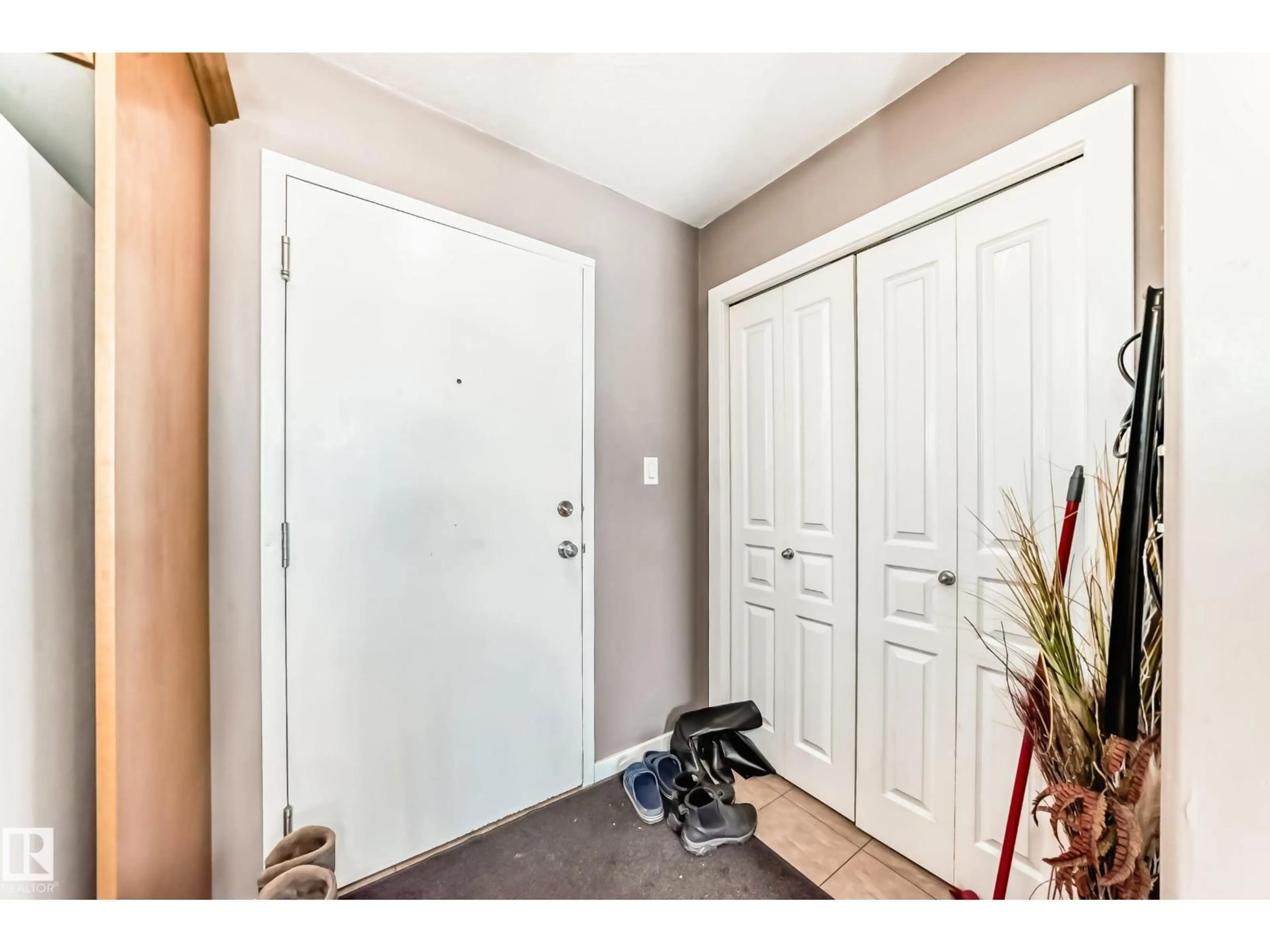 Indoor entryway for #203 - 11827 105 ST NW, Edmonton Alberta T5G2N1
