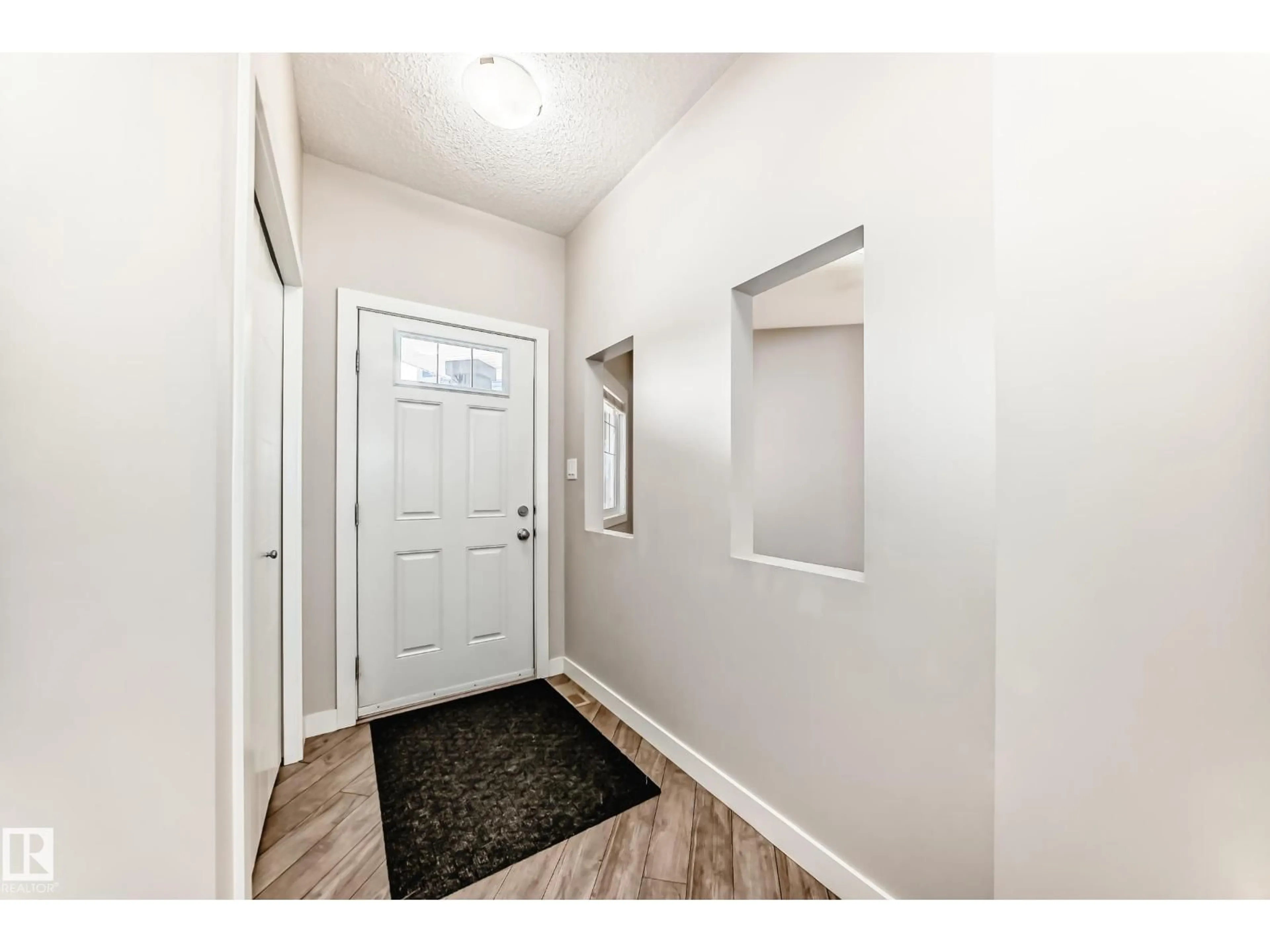 Indoor entryway for 8432 219 ST, Edmonton Alberta T5T7E1