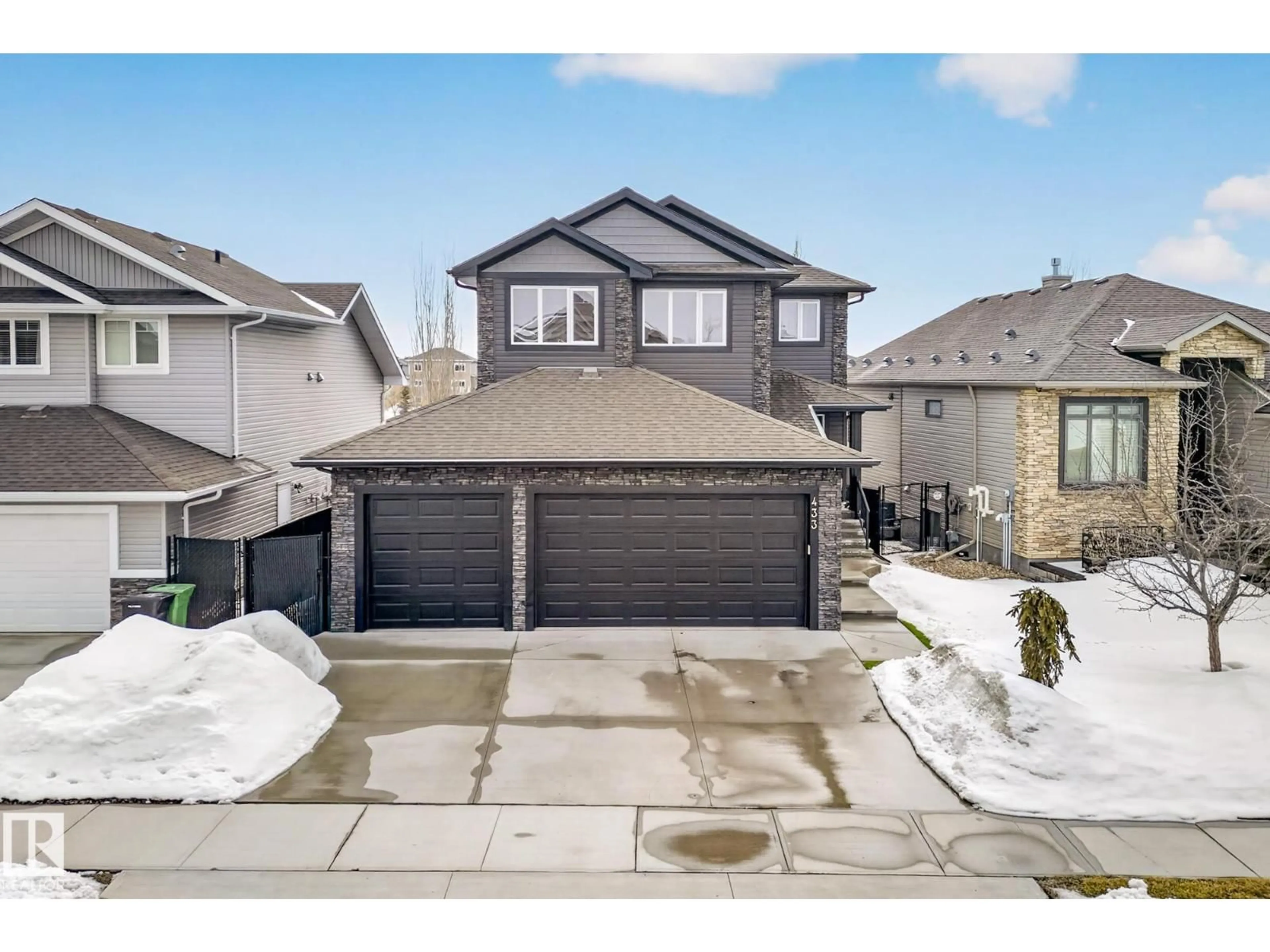 A pic from outside/outdoor area/front of a property/back of a property/a pic from drone, street for 433 MEADOWVIEW DR, Fort Saskatchewan Alberta T8L0N9
