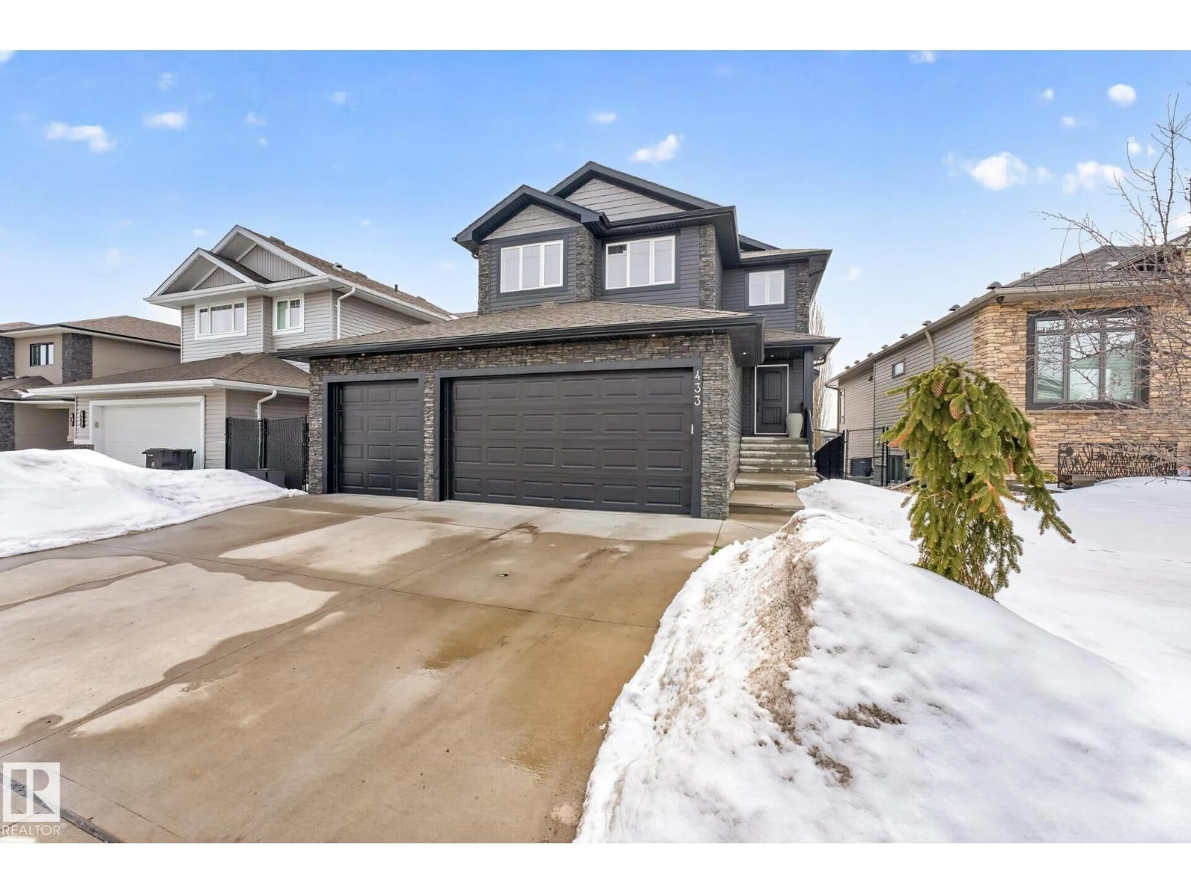 A pic from outside/outdoor area/front of a property/back of a property/a pic from drone, street for 433 MEADOWVIEW DR, Fort Saskatchewan Alberta T8L0N9