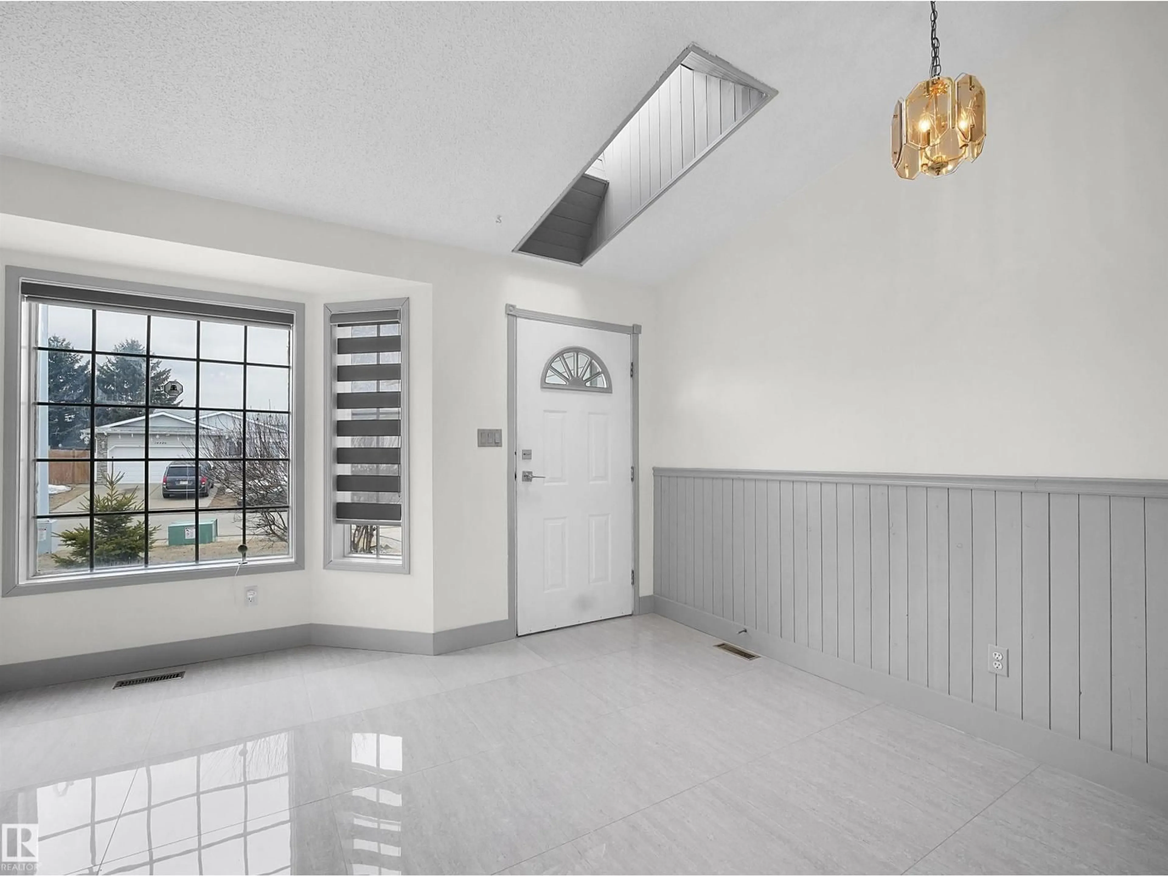 Indoor entryway for NW - 14523 32 ST, Edmonton Alberta T5Y2L2