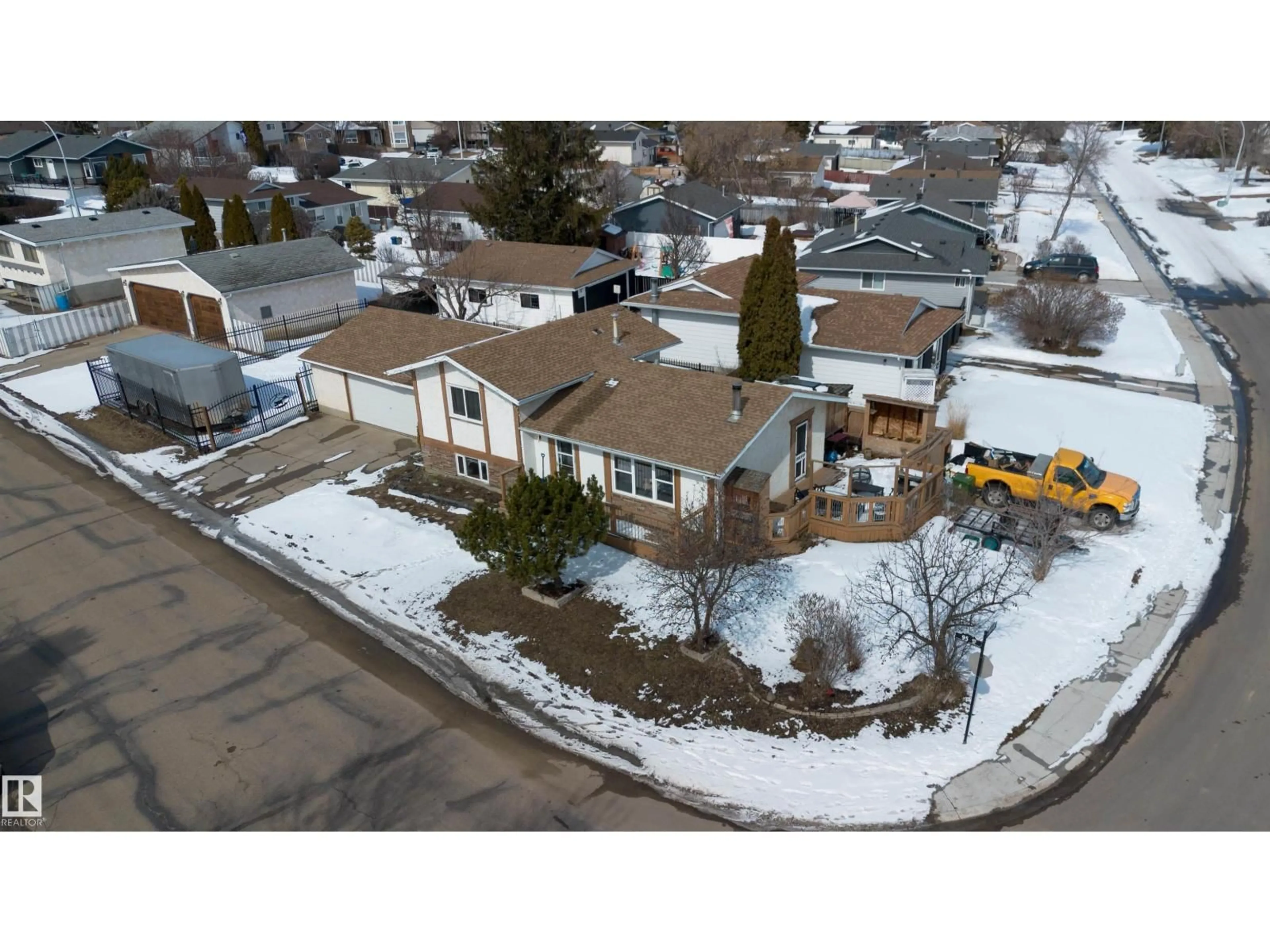A pic from outside/outdoor area/front of a property/back of a property/a pic from drone, street for 9702 95 AV, Morinville Alberta T8R1H4