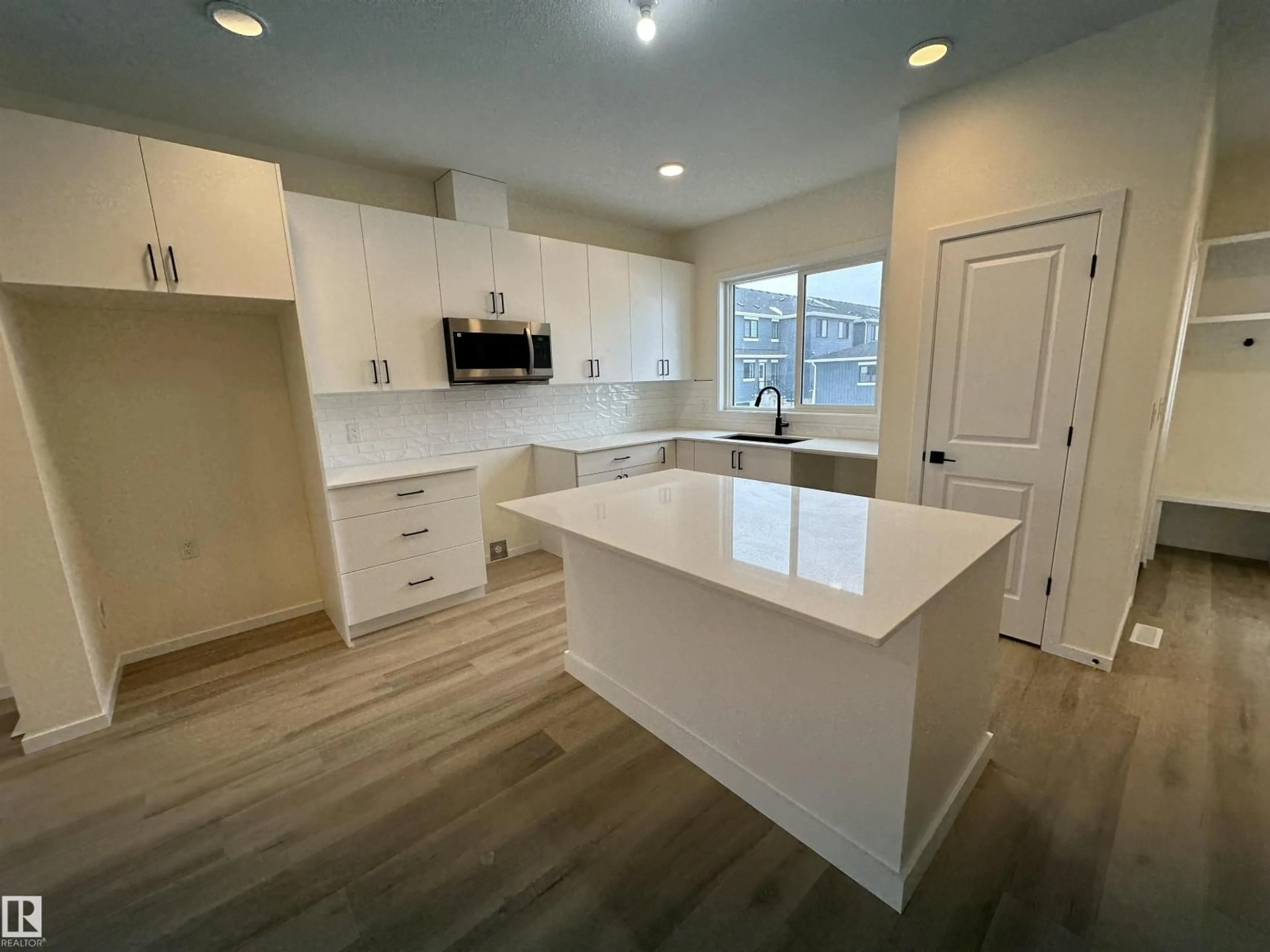 Open concept kitchen, unknown for 1092 MCLEOD AV, Spruce Grove Alberta T7X4G8
