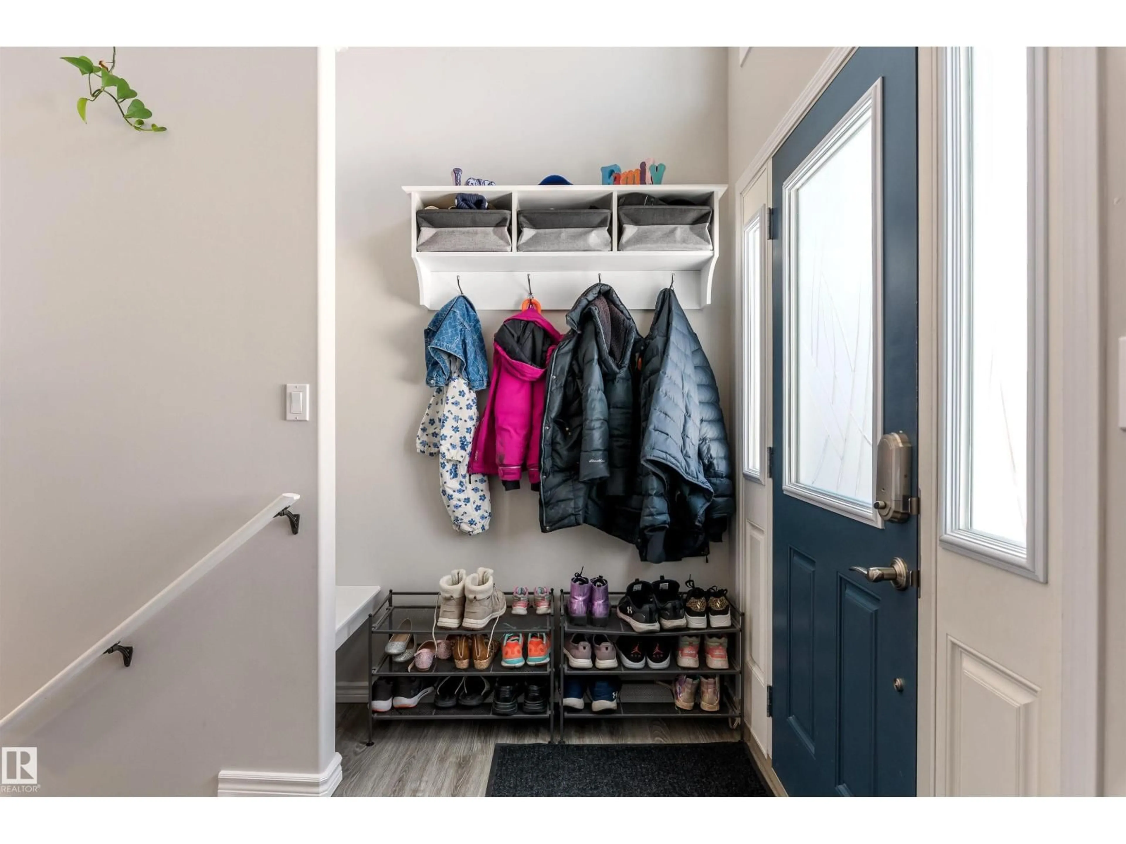 Indoor entryway for 21 DUBONNET WY, St. Albert Alberta T8N6S4
