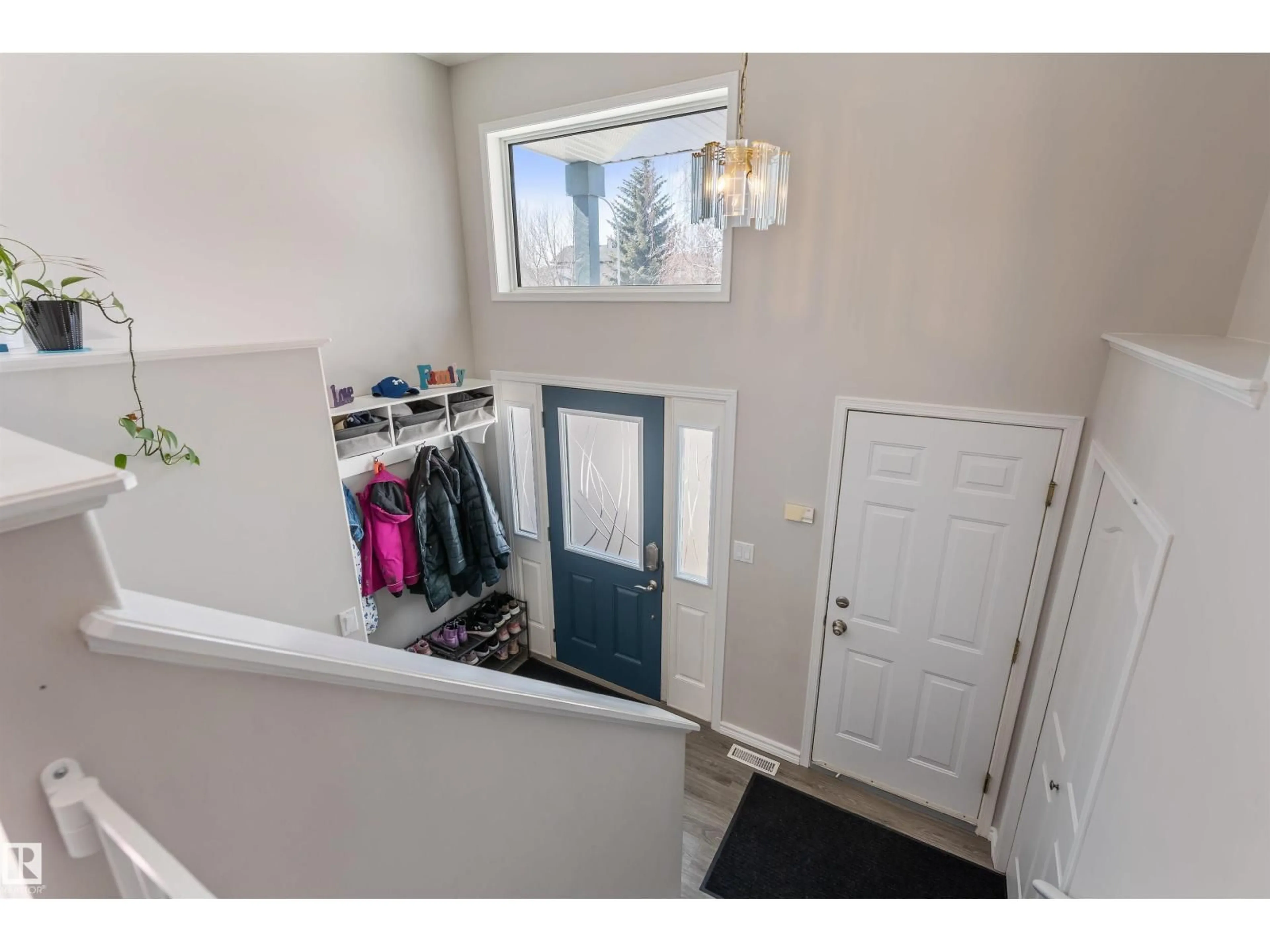 Indoor entryway for 21 DUBONNET WY, St. Albert Alberta T8N6S4