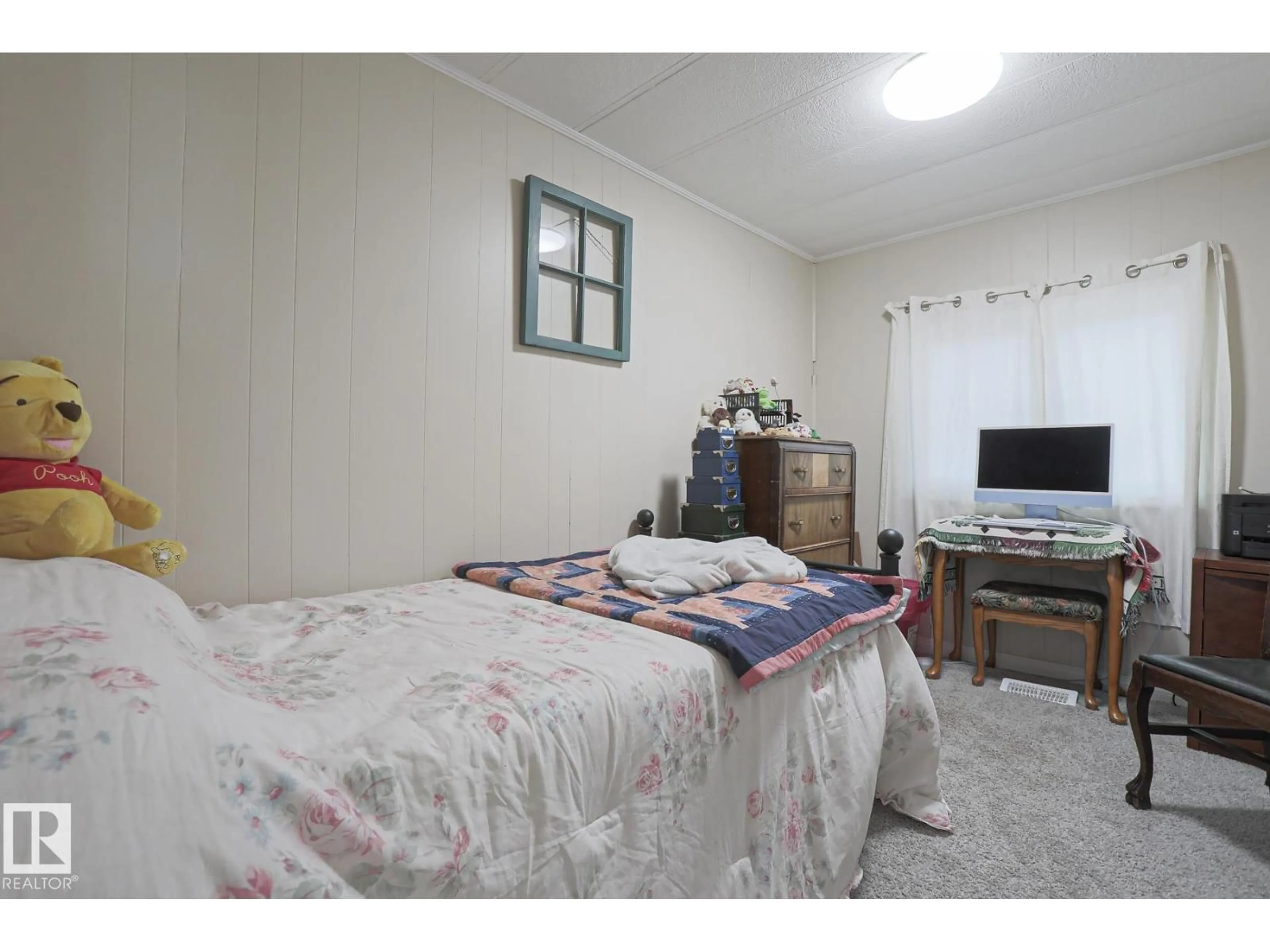 A pic of a room for 43 MAPLE RIDGE DR, Edmonton Alberta T6P1A9