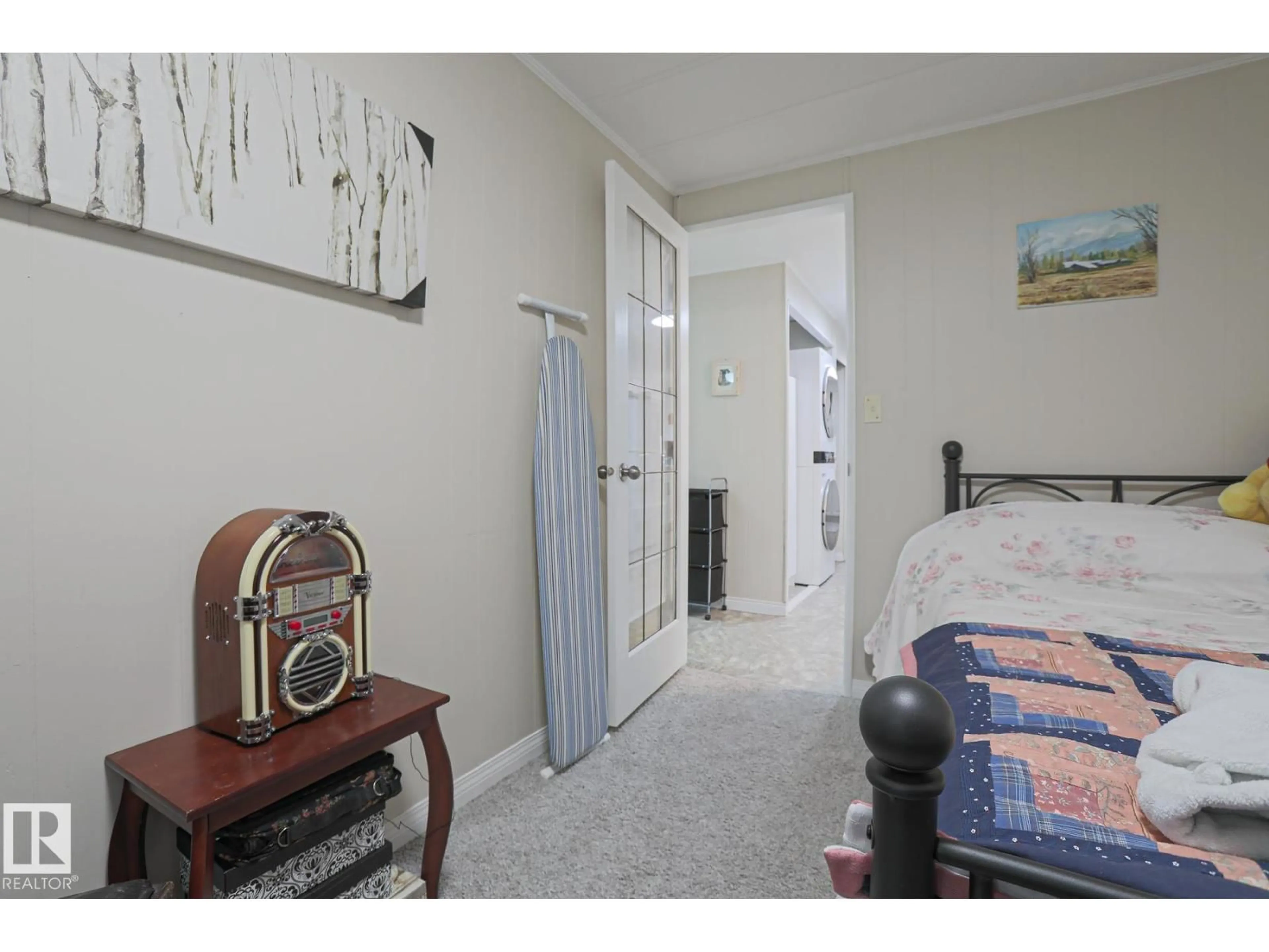 A pic of a room for 43 MAPLE RIDGE DR, Edmonton Alberta T6P1A9