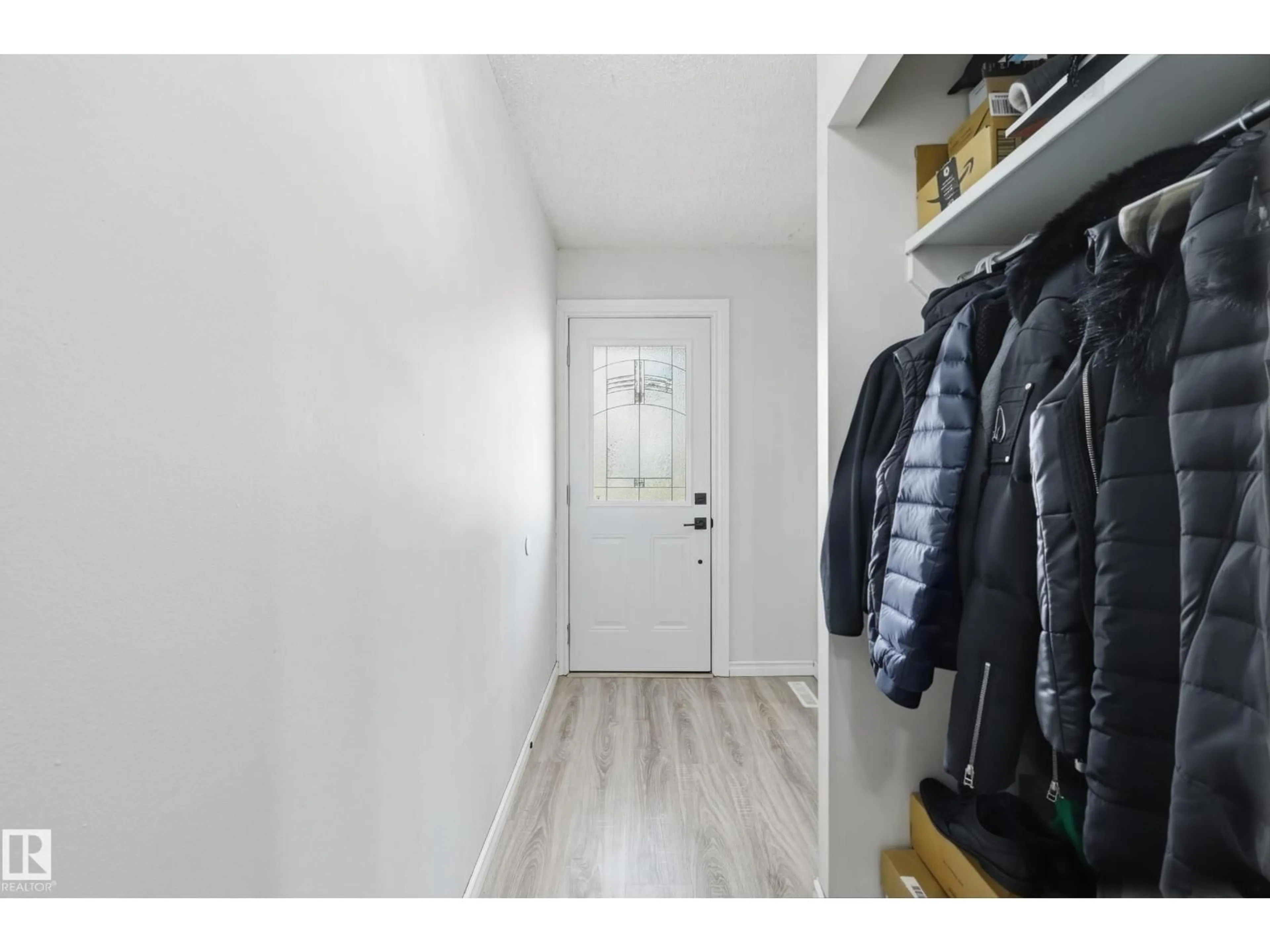 Indoor entryway for 9031 133 AVENUE AVENUE, Edmonton Alberta T5E1C4