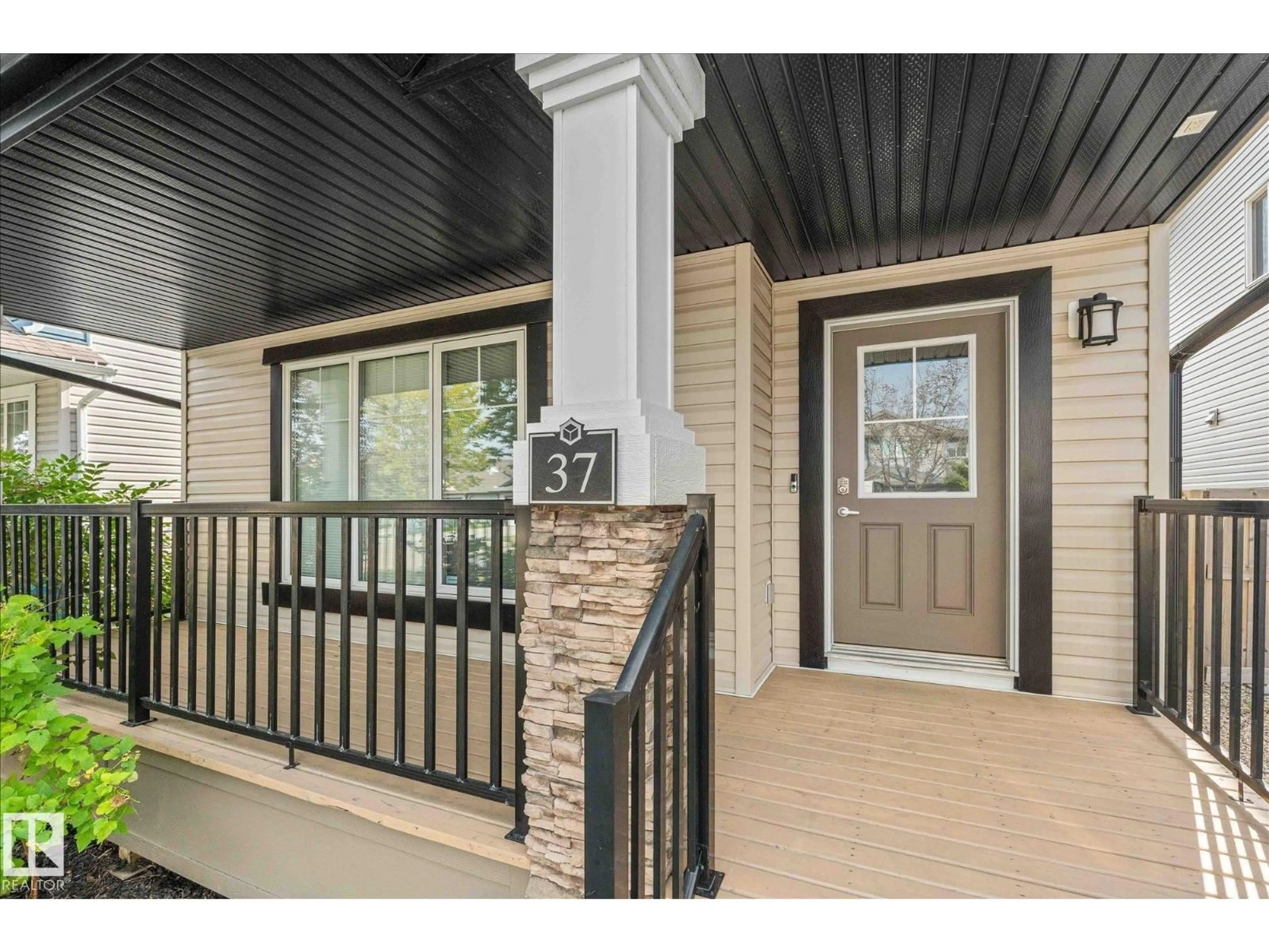 Indoor entryway for 37 SANTANA CR, Fort Saskatchewan Alberta T8L0N8