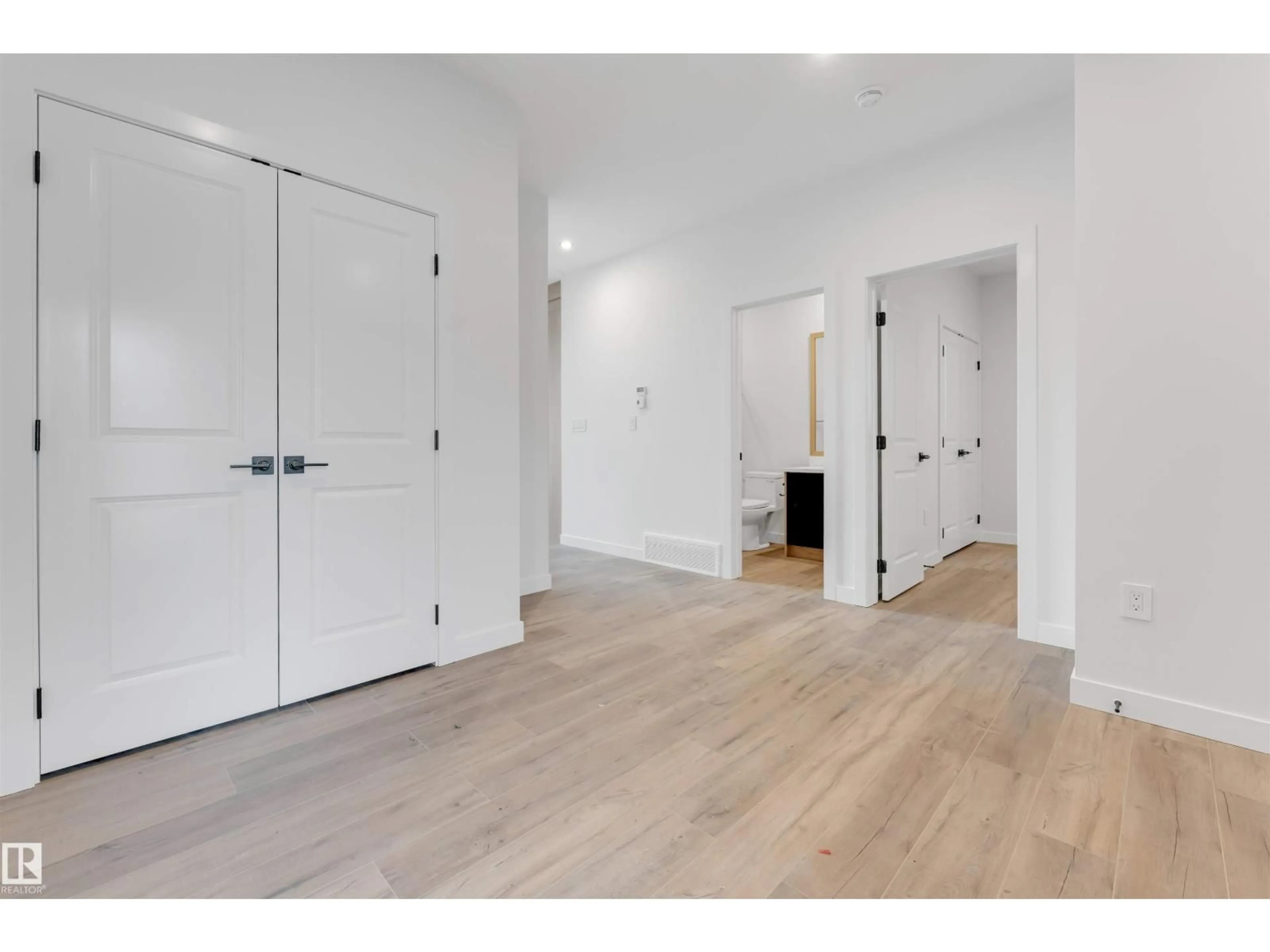 Indoor entryway for 20 MEADOWGROVE LD, Spruce Grove Alberta T7X0W2