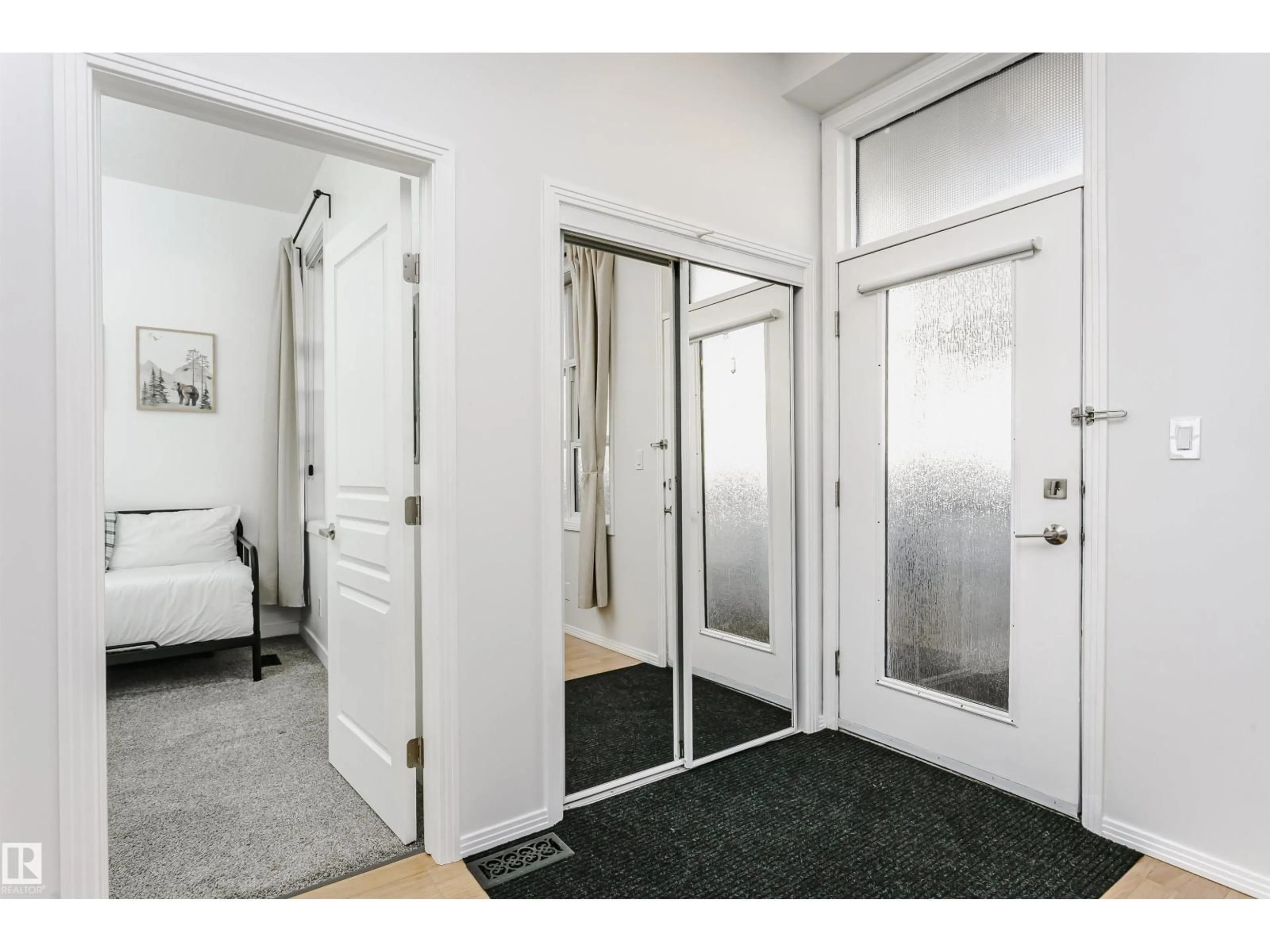 Indoor entryway for #503 - 9503 101 AV, Edmonton Alberta T5H4R1