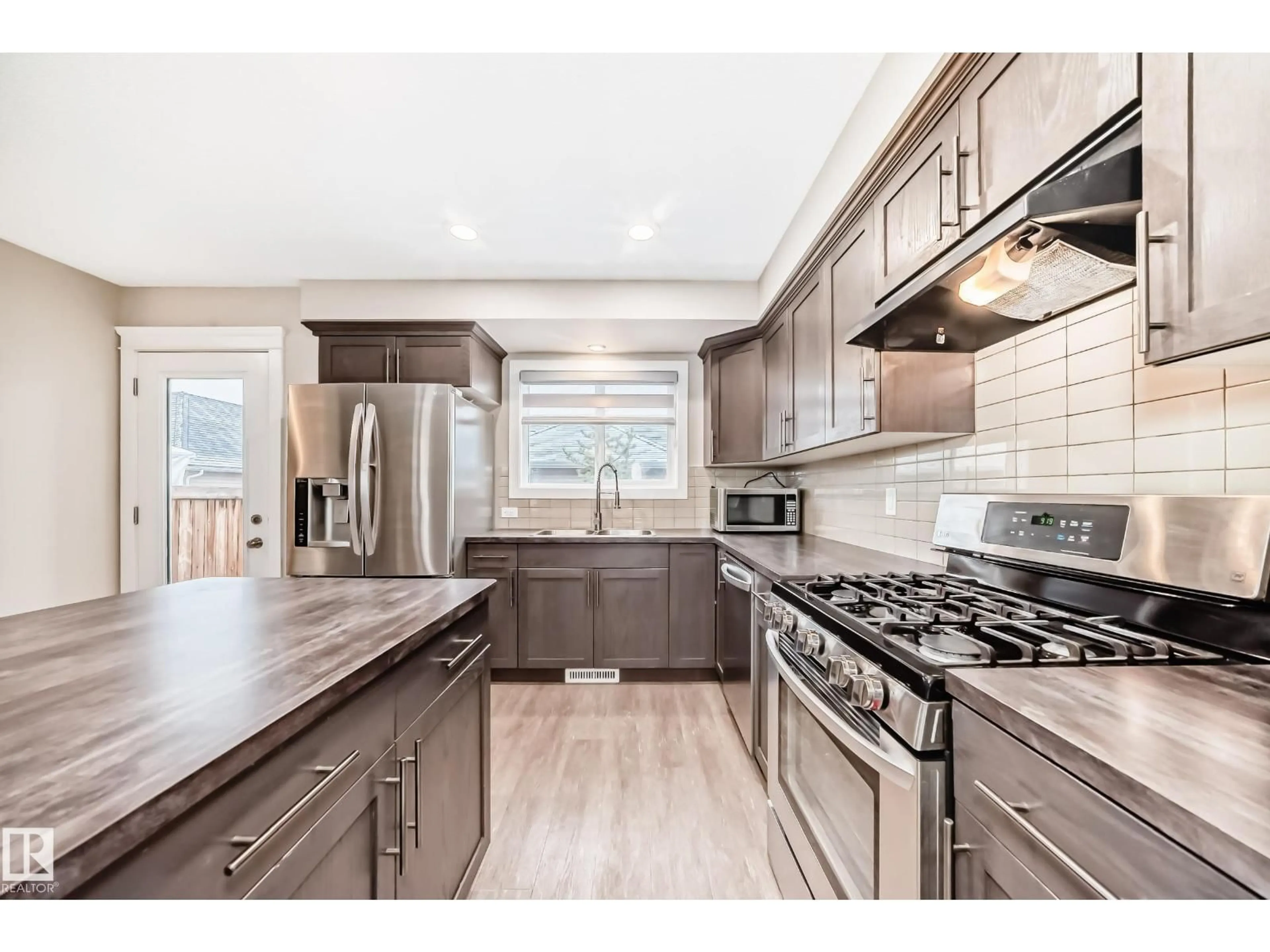 Open concept kitchen, unknown for 5709 66 ST, Beaumont Alberta T6X2A4