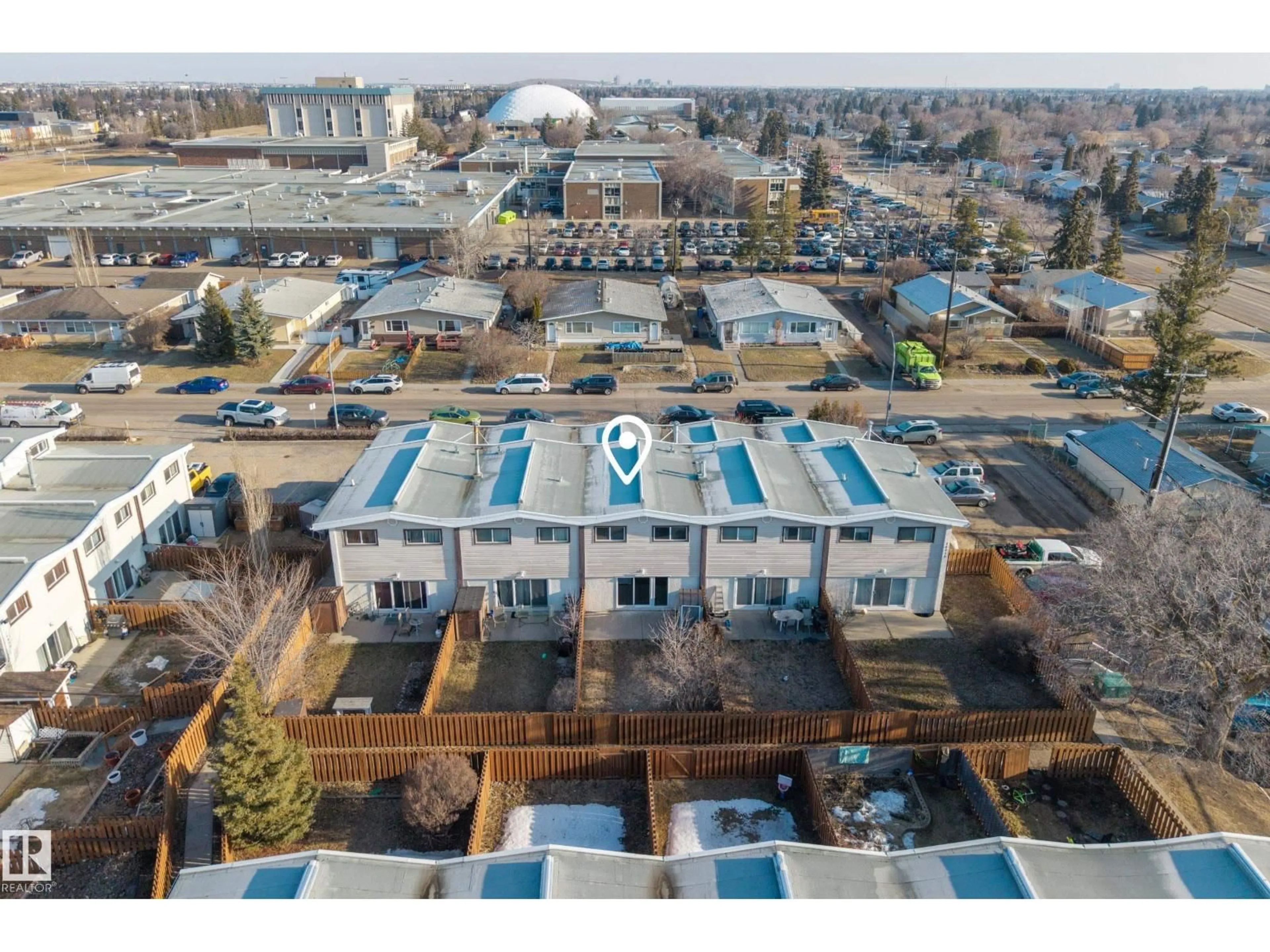 A pic from outside/outdoor area/front of a property/back of a property/a pic from drone, unknown for E - 16315 89 AV, Edmonton Alberta T5R4S1