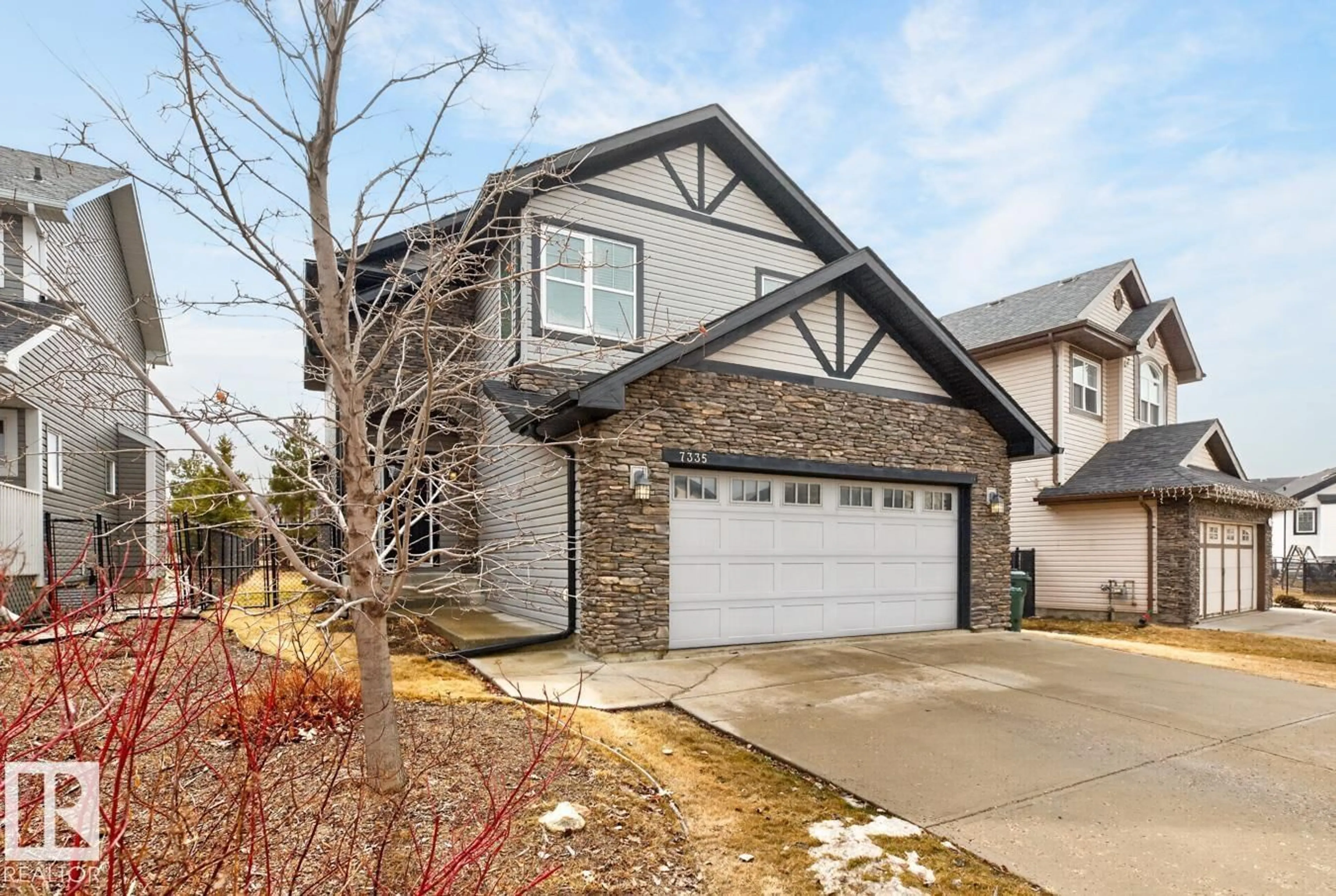 Home with vinyl exterior material, street for 7335 ESSEX RD, Sherwood Park Alberta T8H0L1