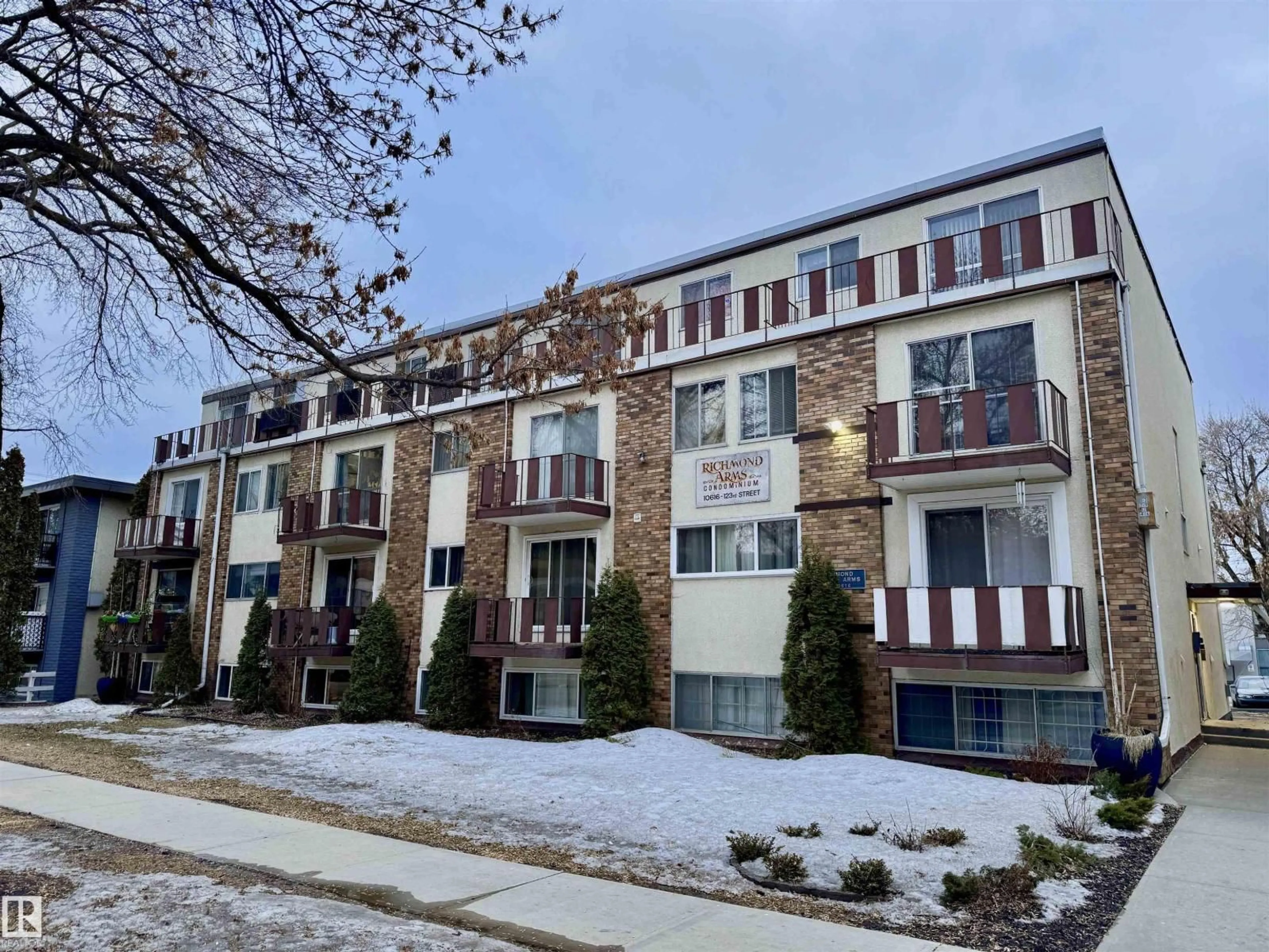 A pic from outside/outdoor area/front of a property/back of a property/a pic from drone, building for 18 10616 123 ST NW, Edmonton Alberta T5N1P2