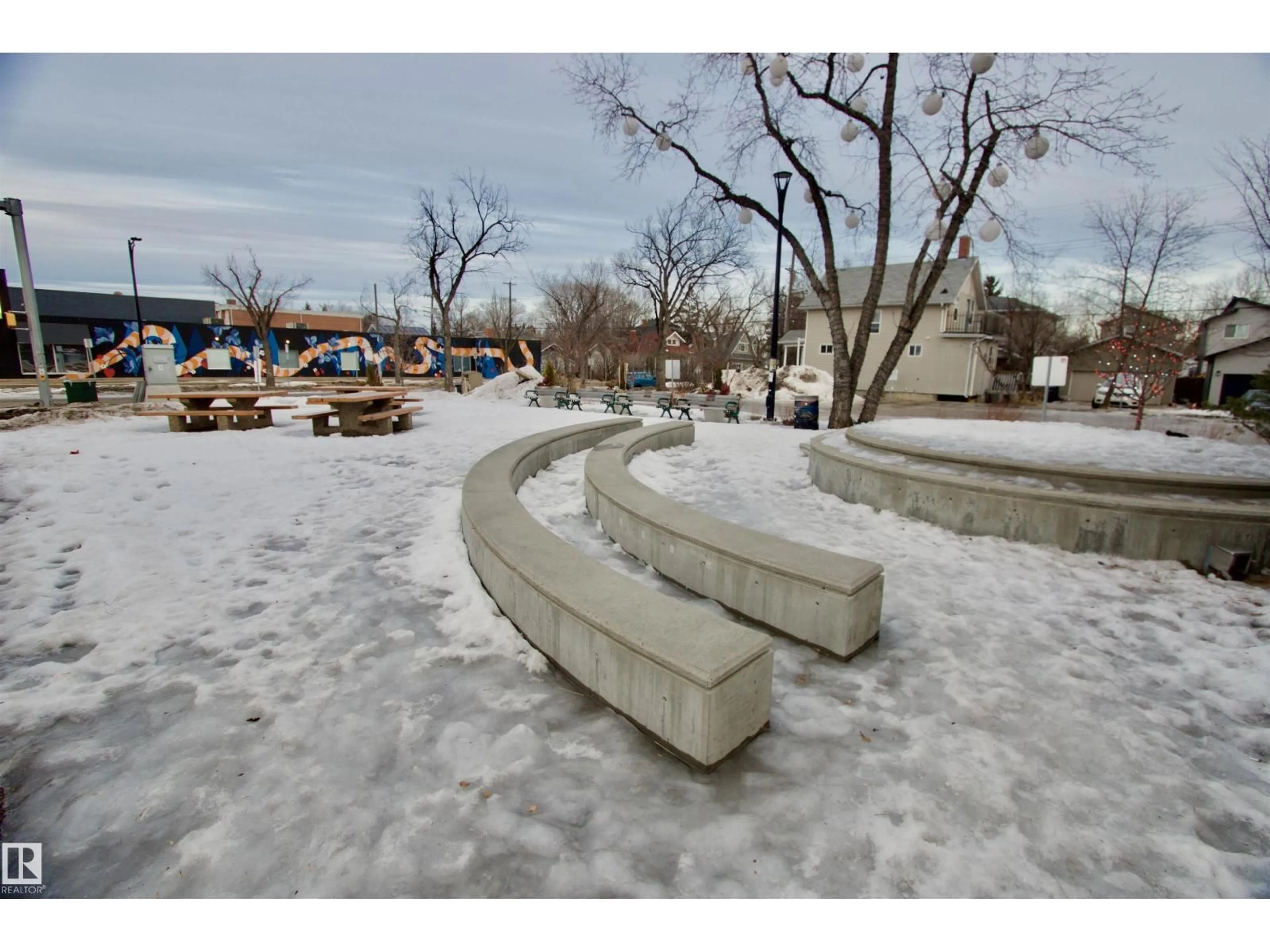 Patio, street for 18 10616 123 ST NW, Edmonton Alberta T5N1P2