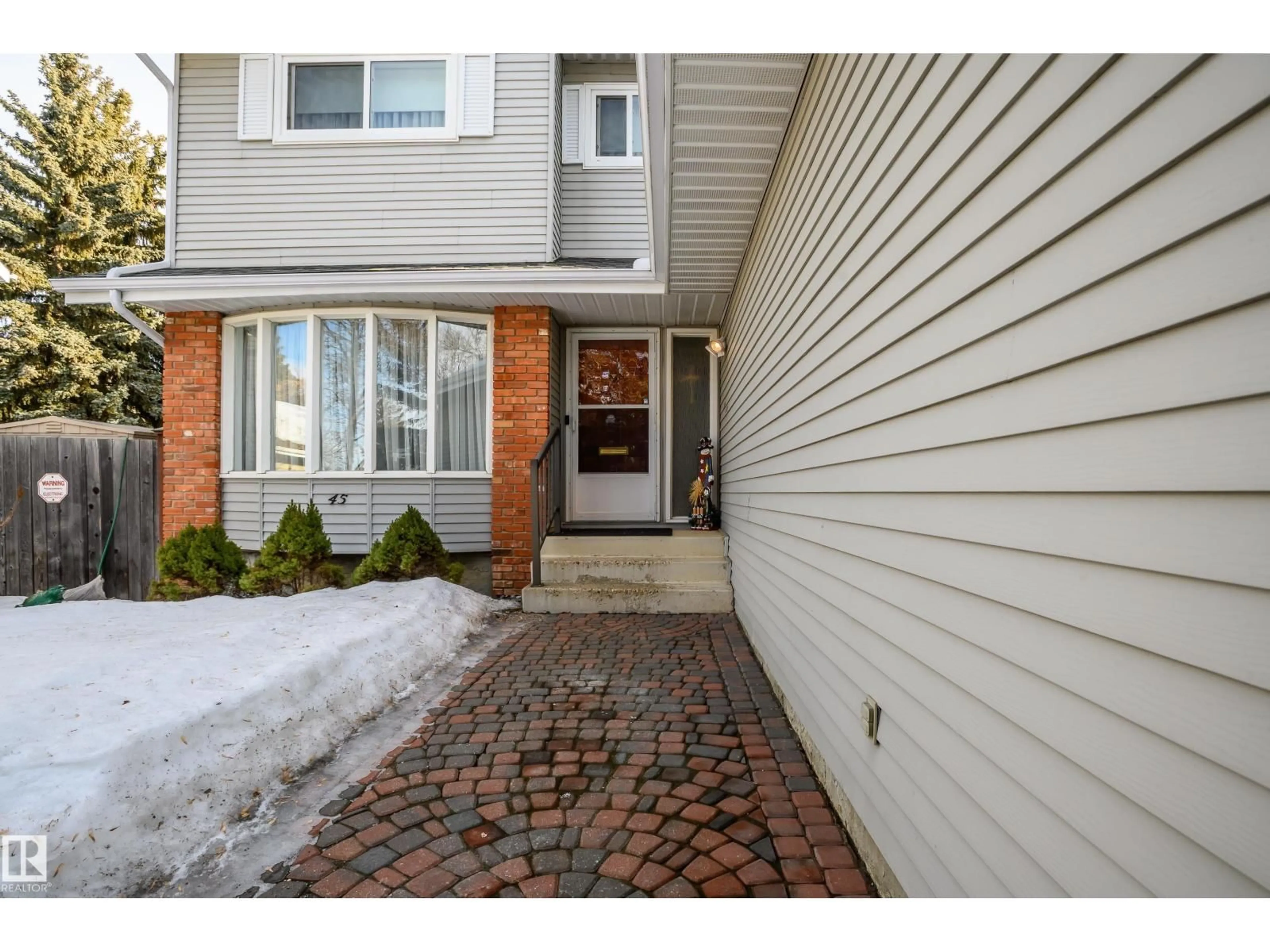 Indoor entryway for 45 WIMBLETON CR, St. Albert Alberta T8N3X5