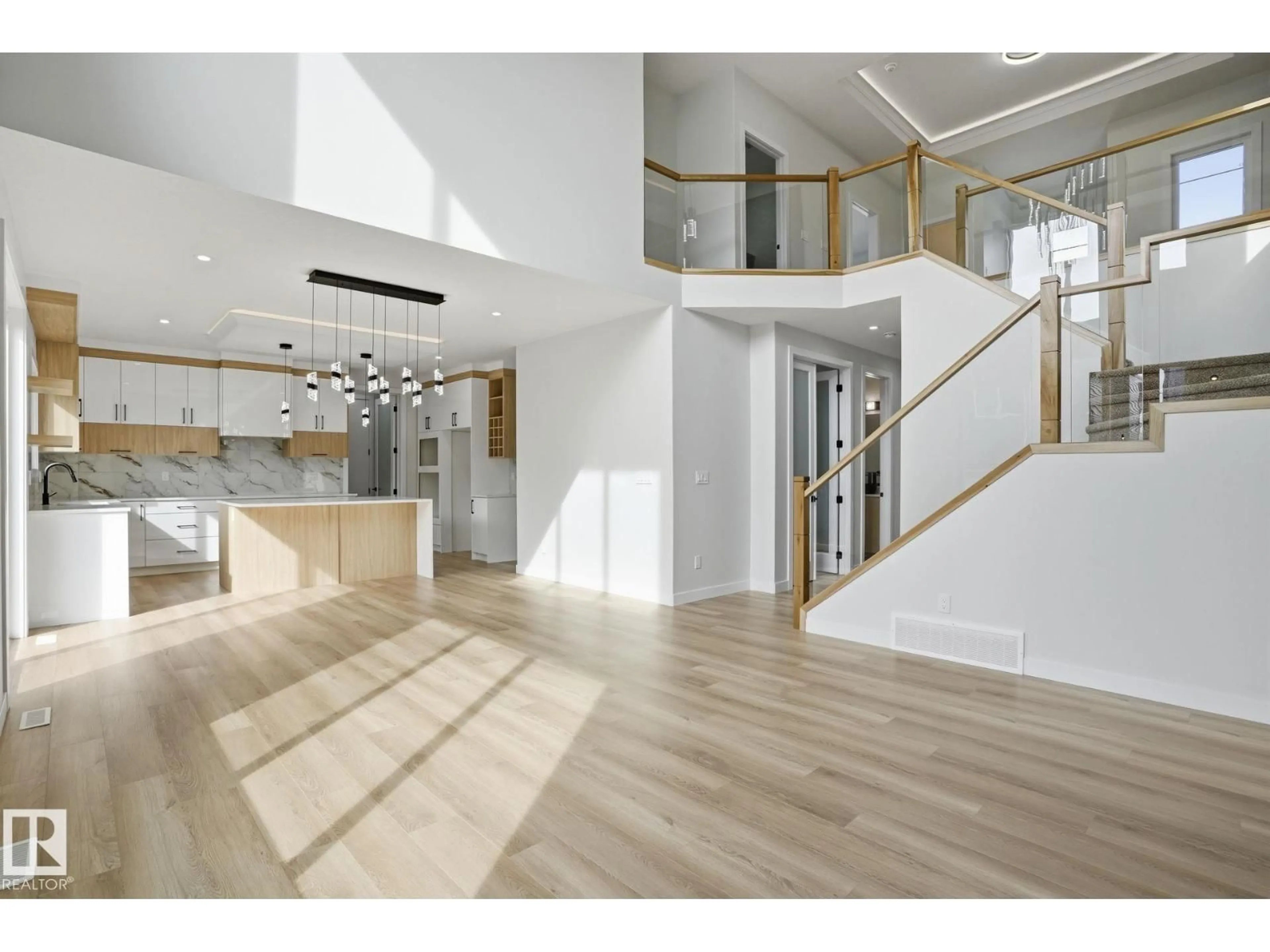 Indoor foyer for 6716 KNOX CT SW, Edmonton Alberta T6W4R3