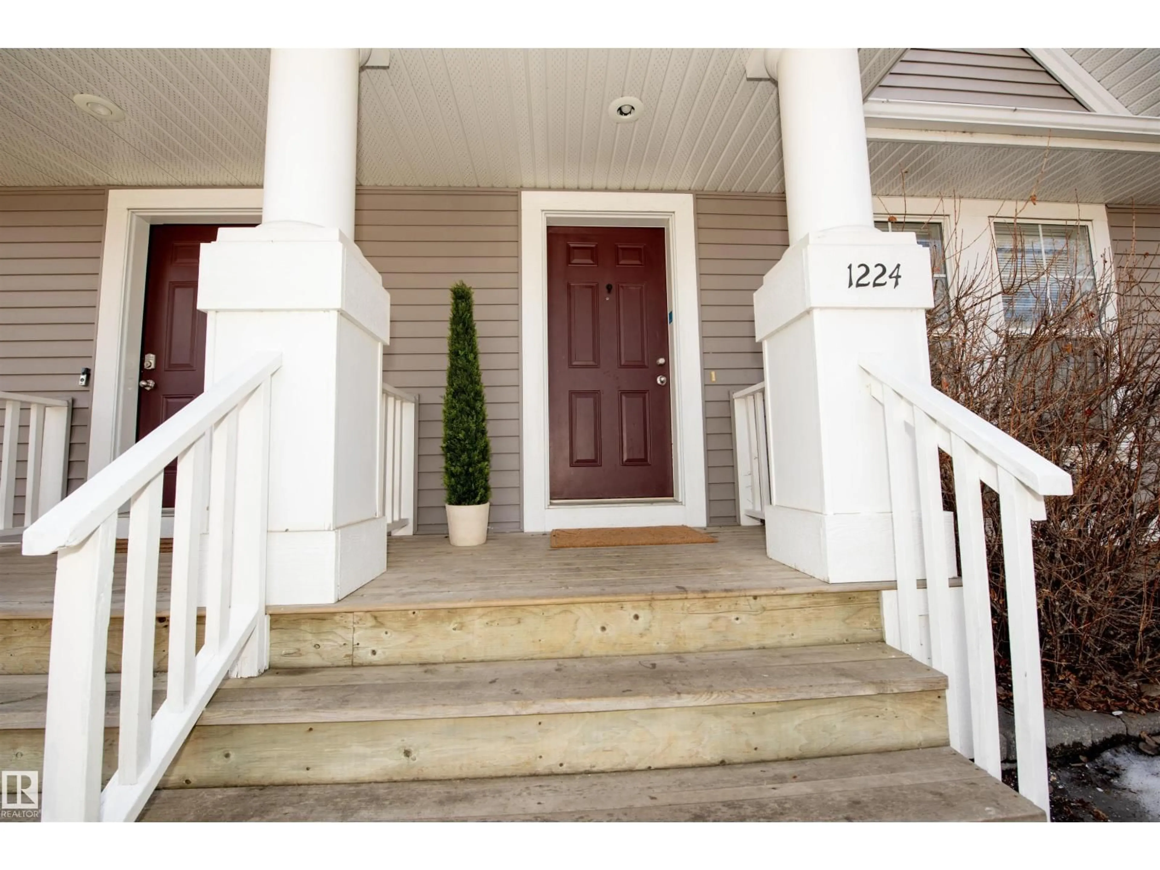 Indoor entryway for SW - 1224 76 ST, Edmonton Alberta T6X1M9