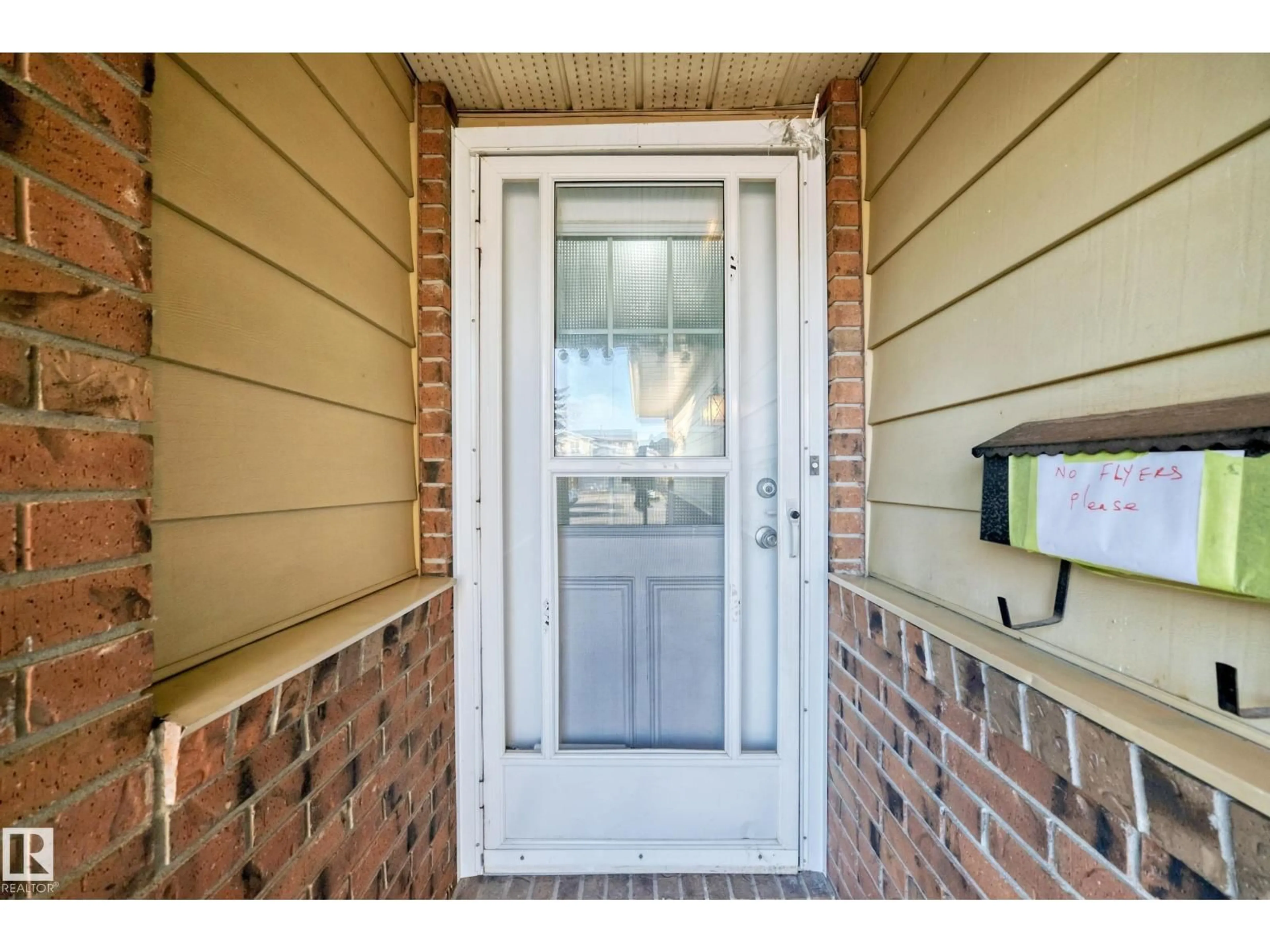 Indoor entryway for 9428 175 ST, Edmonton Alberta T5T3E2