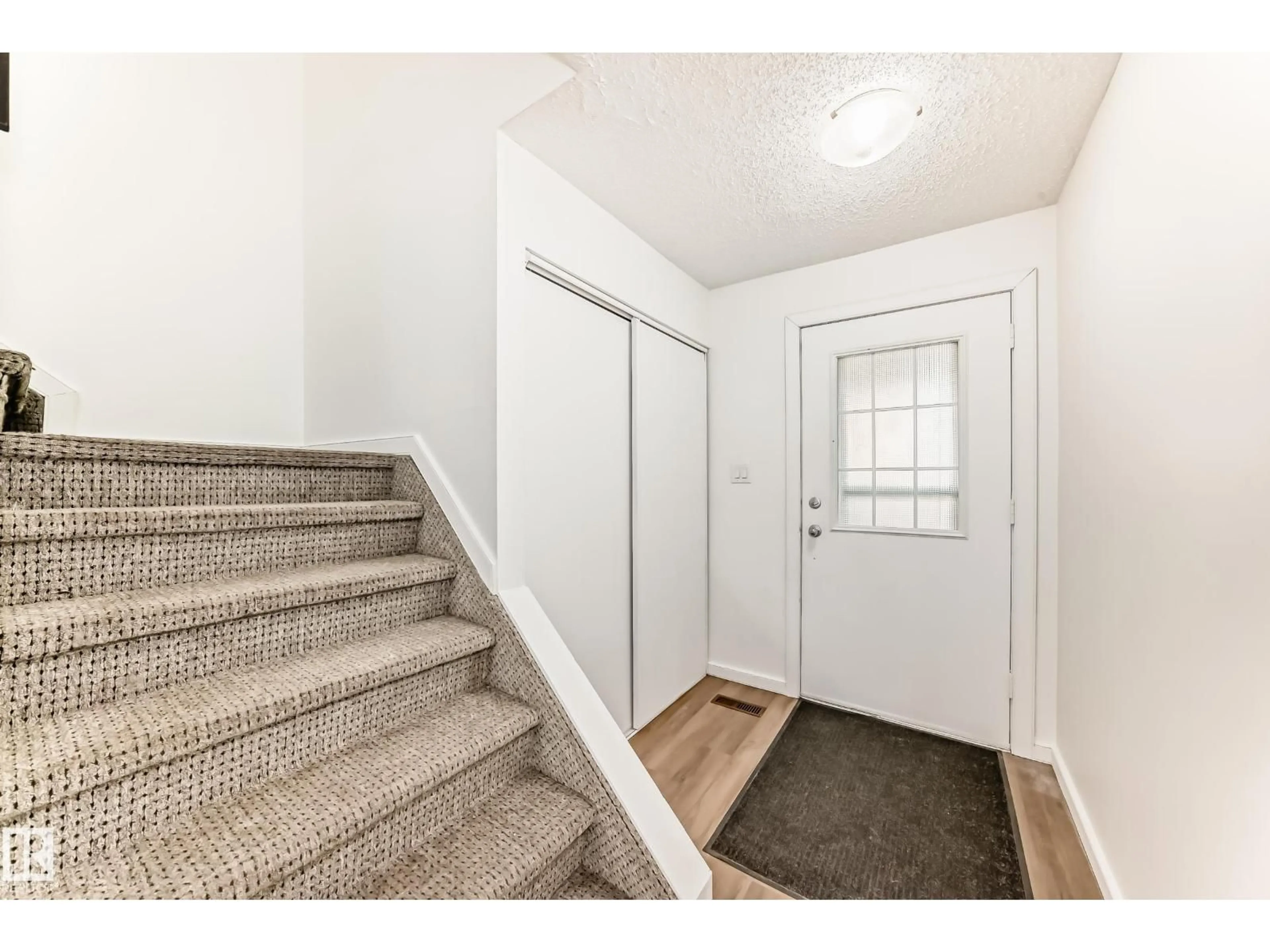 Indoor entryway for 9428 175 ST, Edmonton Alberta T5T3E2