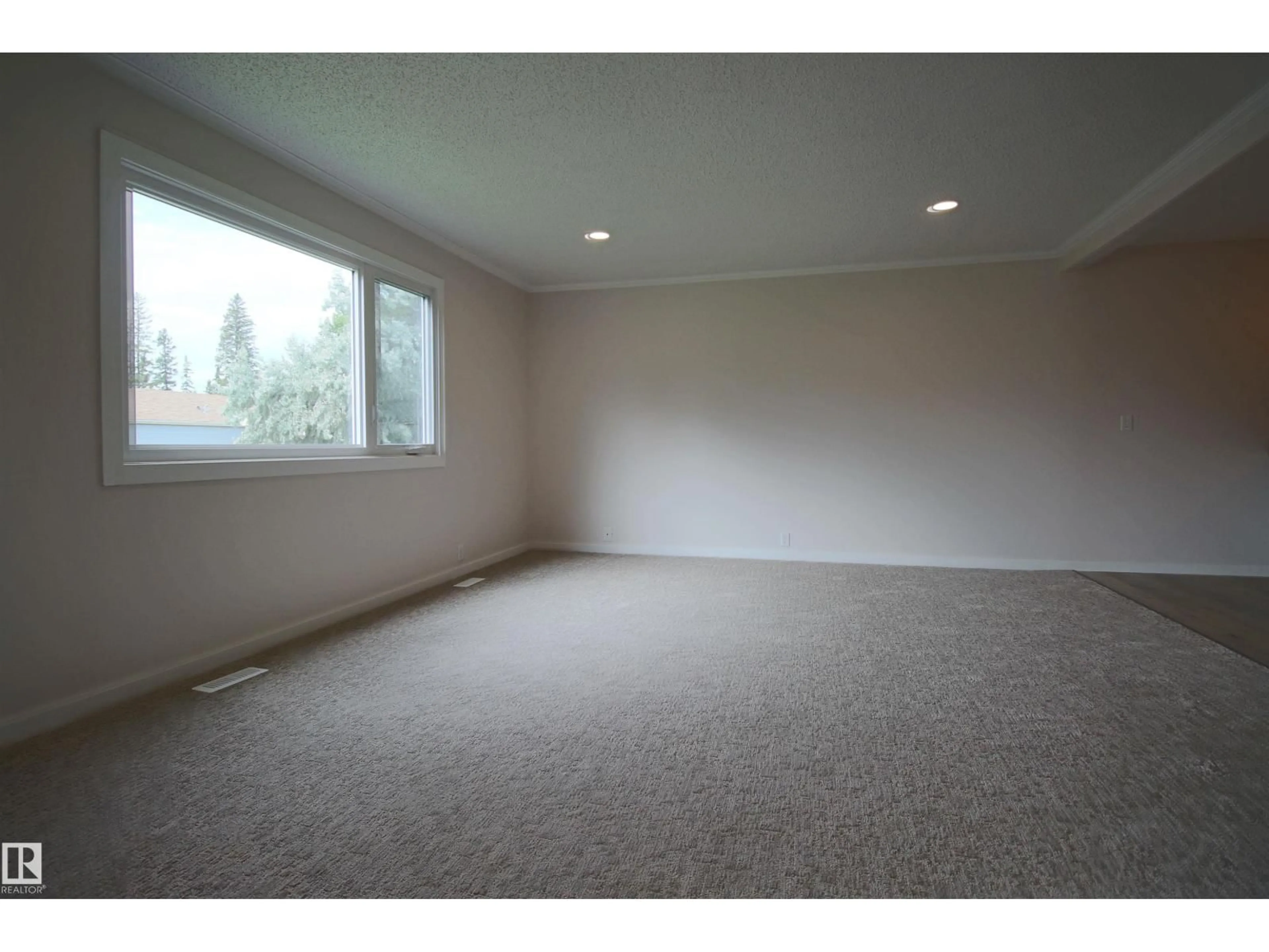 A pic of a room for 4830 32 AV, Edmonton Alberta T6L4H9