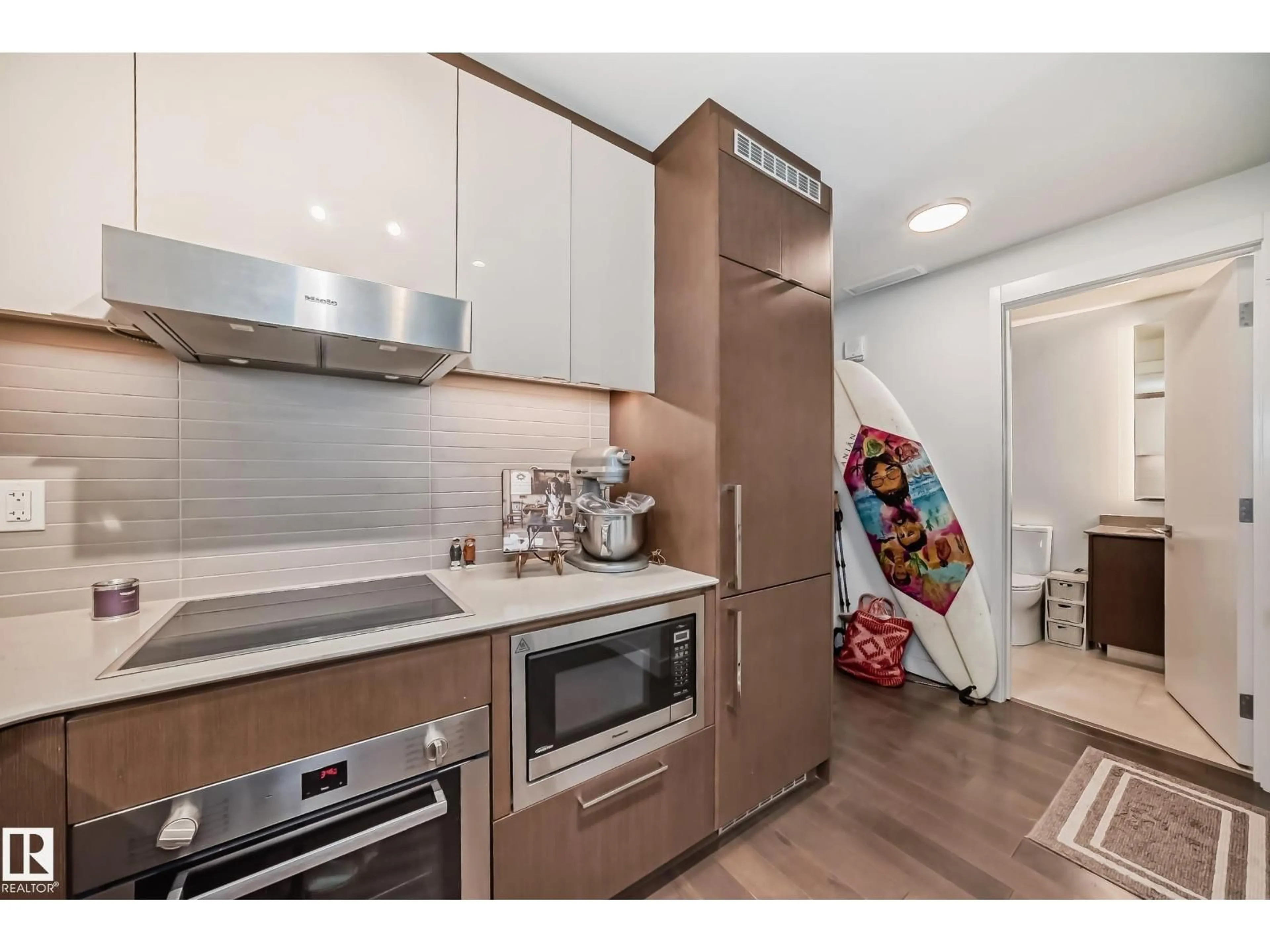 Standard kitchen, unknown for 3007 10360 102 ST NW, Edmonton Alberta T5J0K6