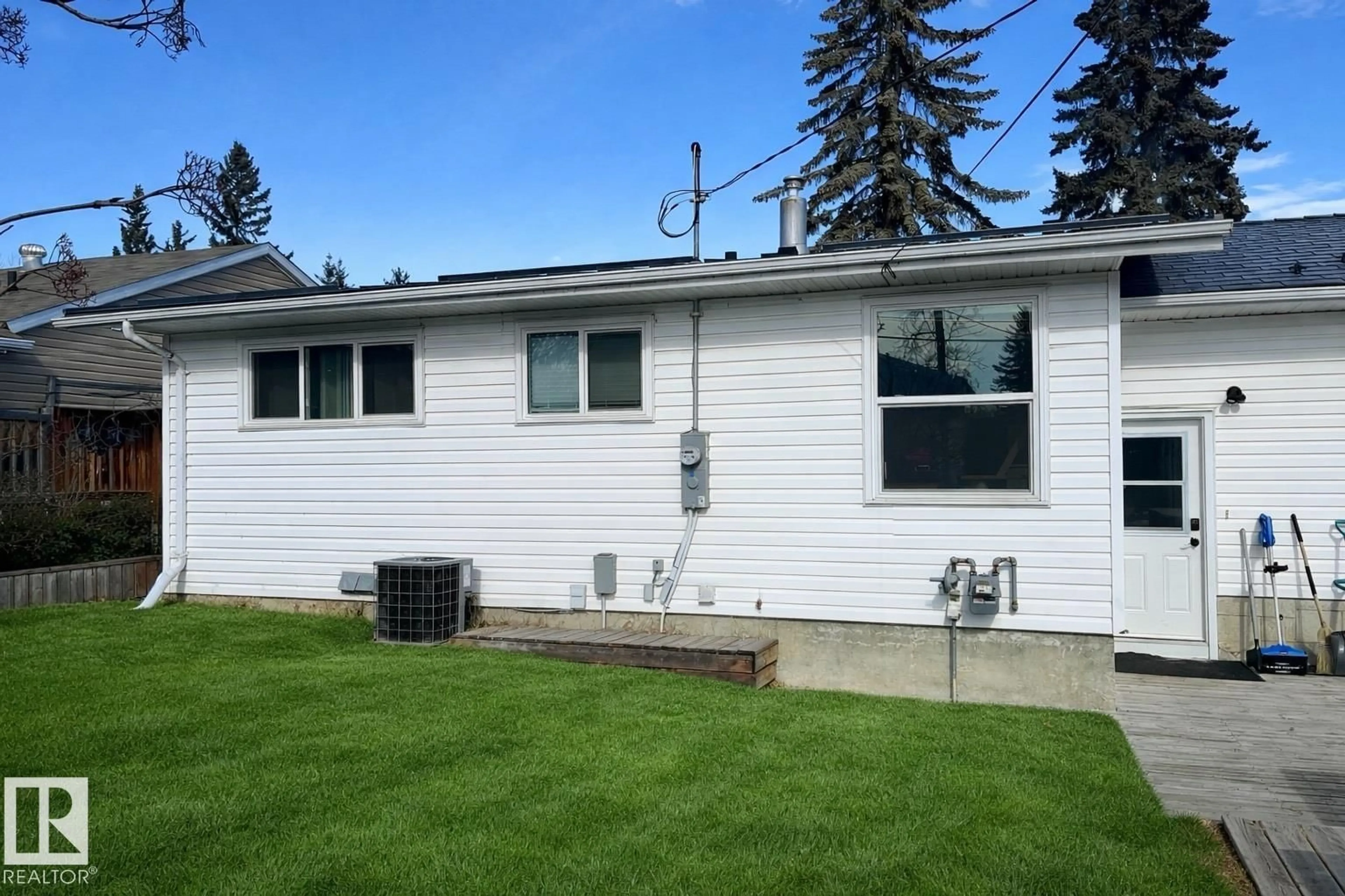 Home with vinyl exterior material, unknown for 517 10 ST, Cold Lake Alberta T9M1A9