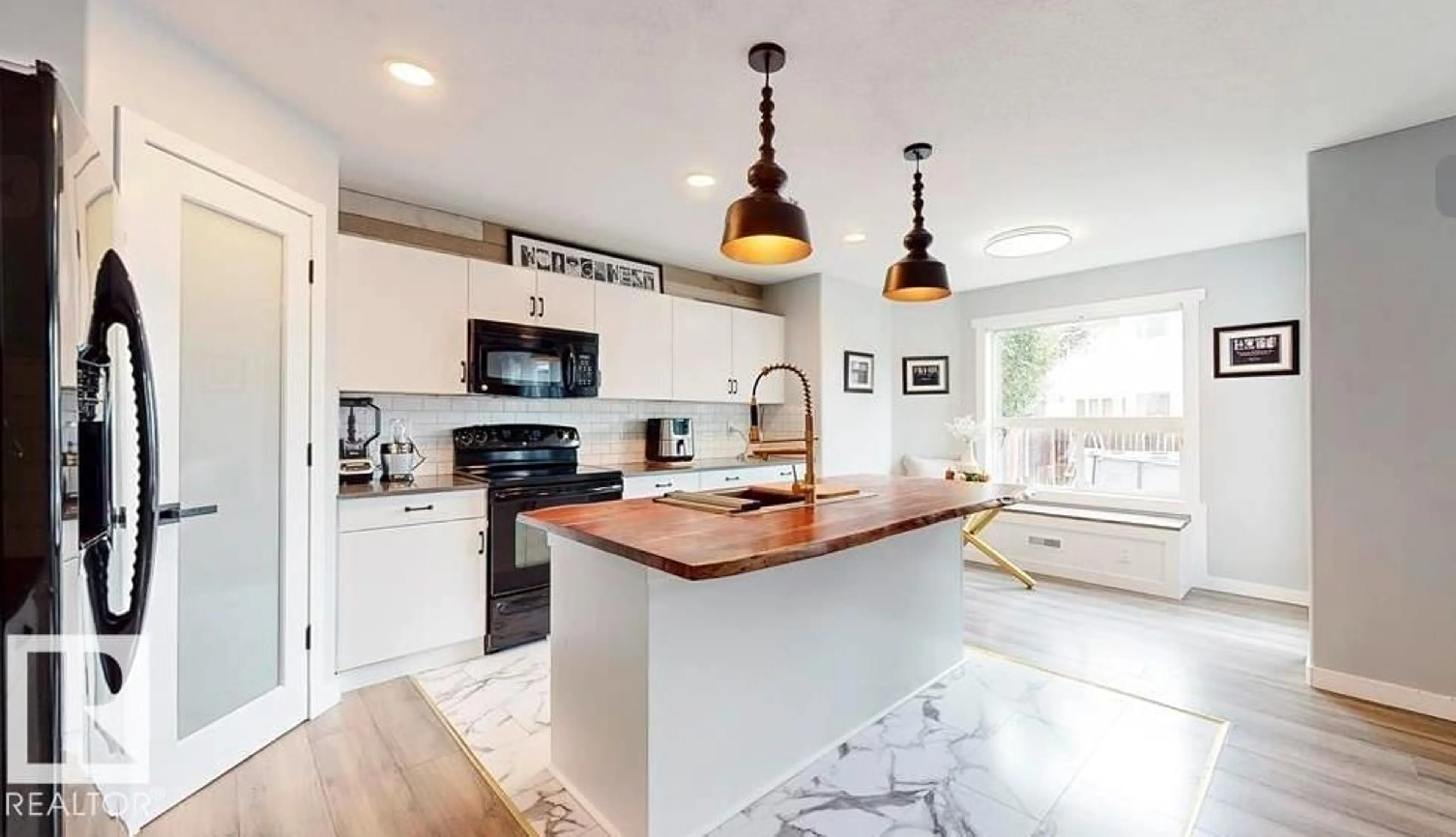 Open concept kitchen, ceramic/tile floor for 1315 WESTERRA DR, Stony Plain Alberta T7Z0B2