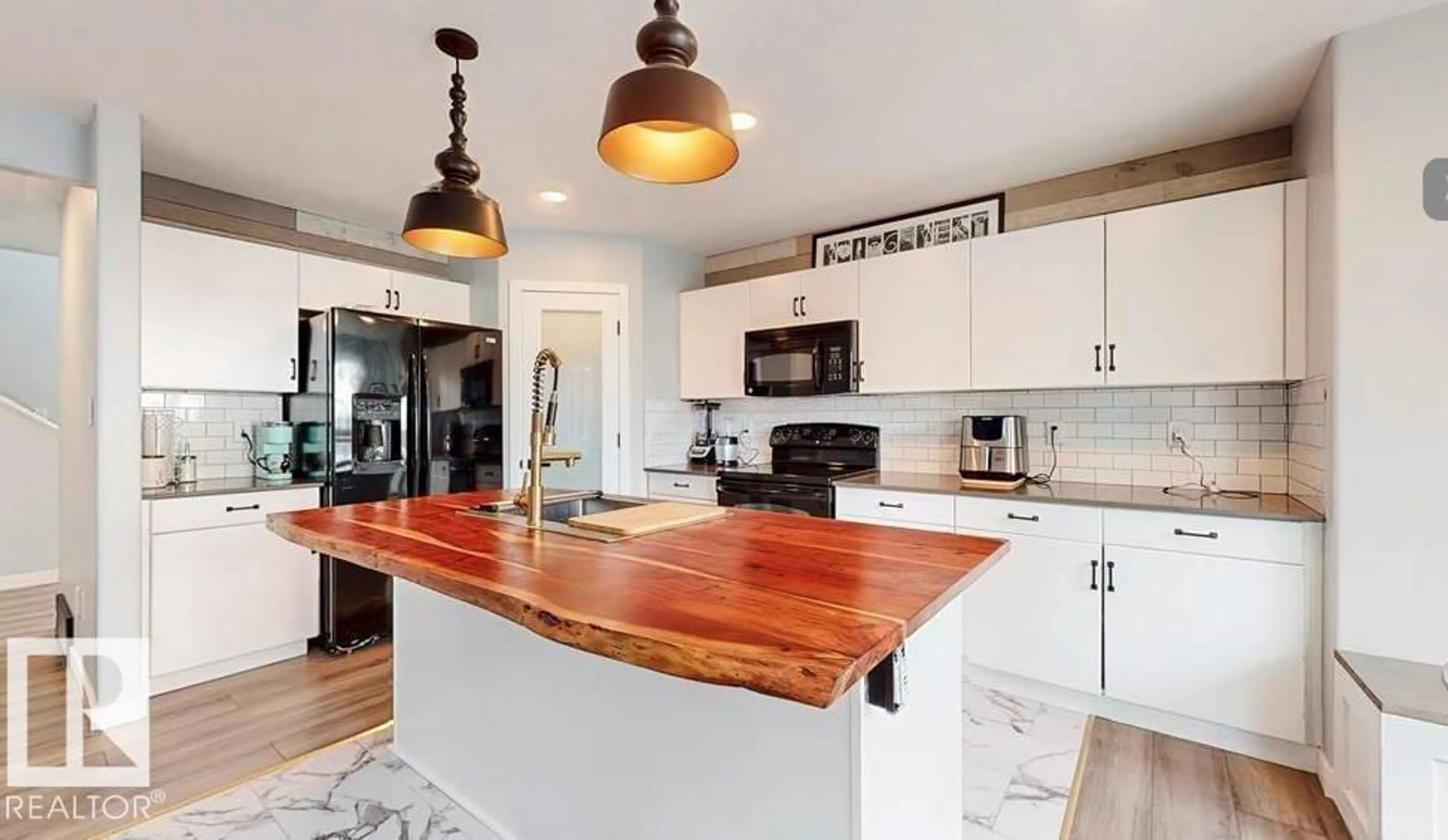 Contemporary kitchen, wood/laminate floor for 1315 WESTERRA DR, Stony Plain Alberta T7Z0B2