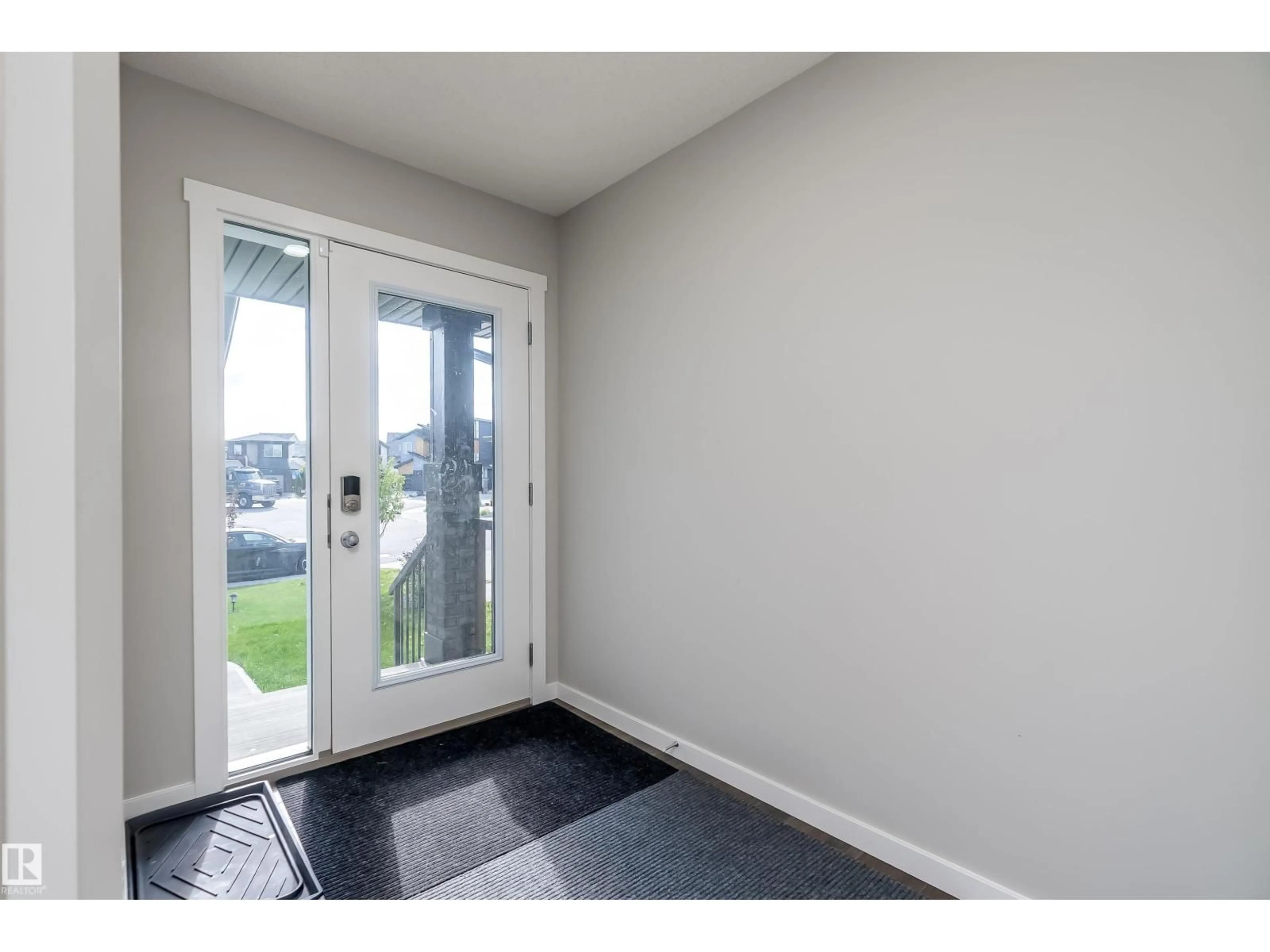 Indoor entryway for 410 41 ST, Edmonton Alberta T6X2L8