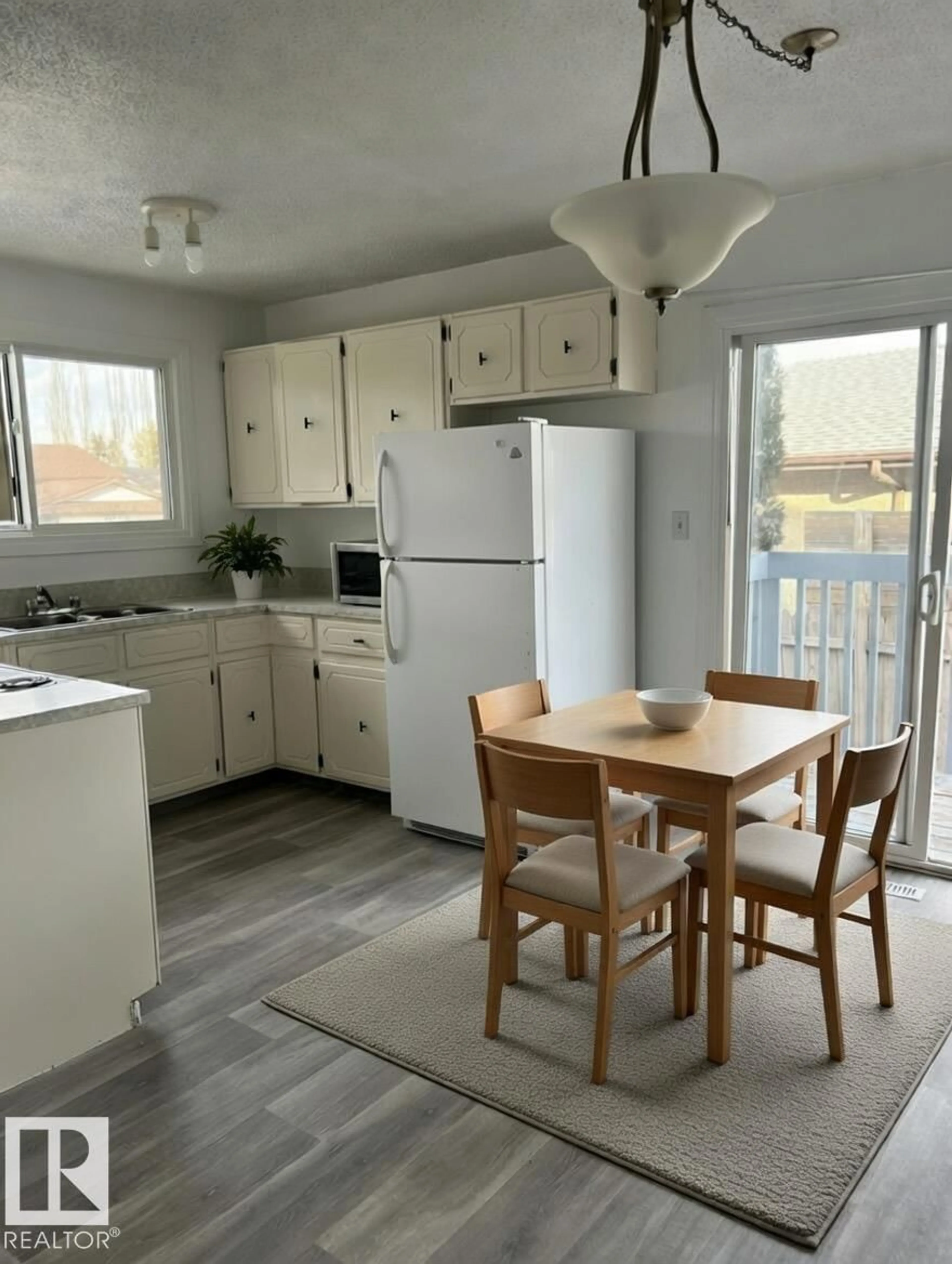 Standard kitchen, wood/laminate floor for 6333 11 AV, Edmonton Alberta T6L3A8