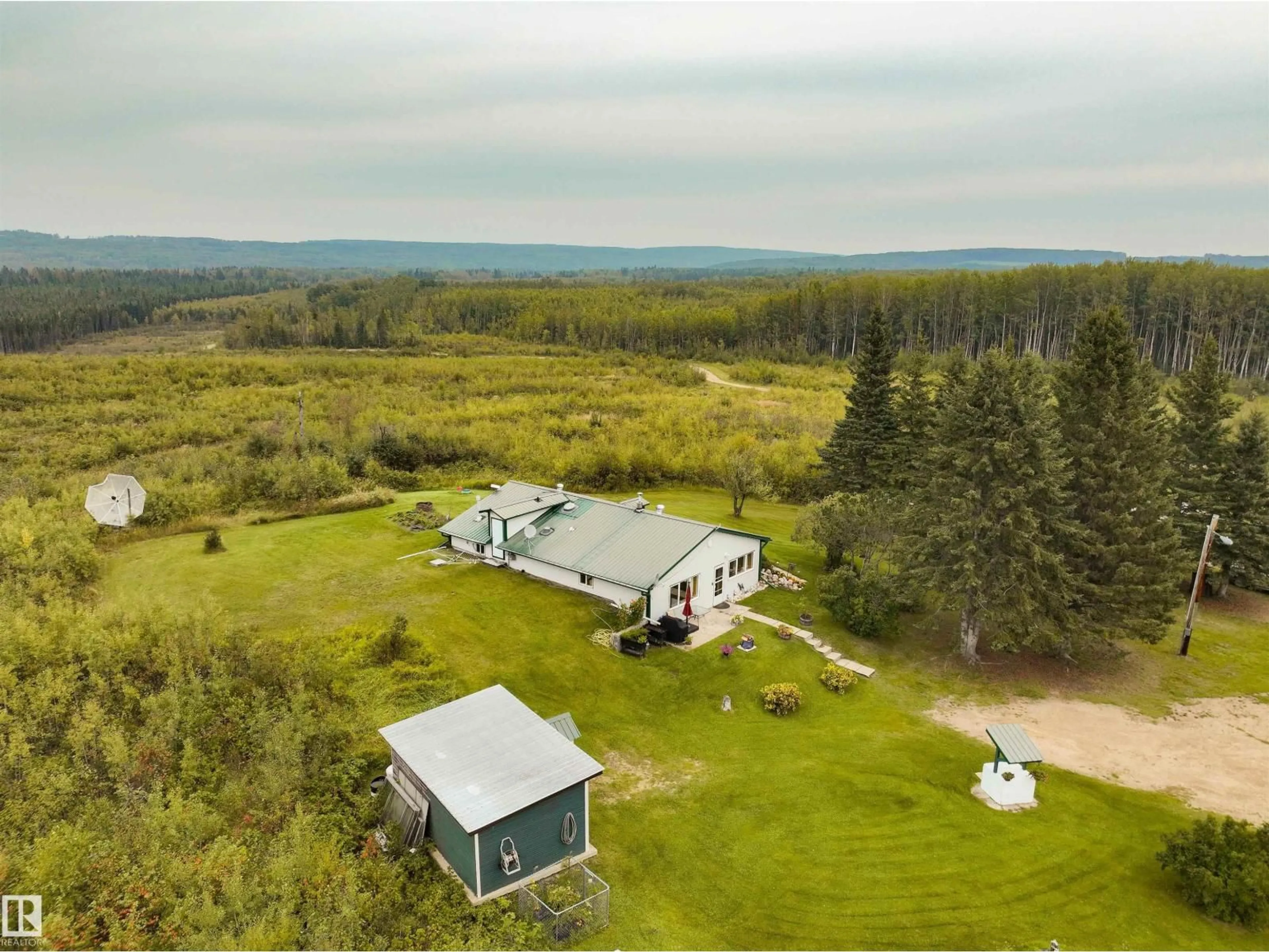 A pic from outside/outdoor area/front of a property/back of a property/a pic from drone, unknown for 11069 TOWNSHIP ROAD 713, Rural Lesser Slave River M.D. Alberta T0G2B0